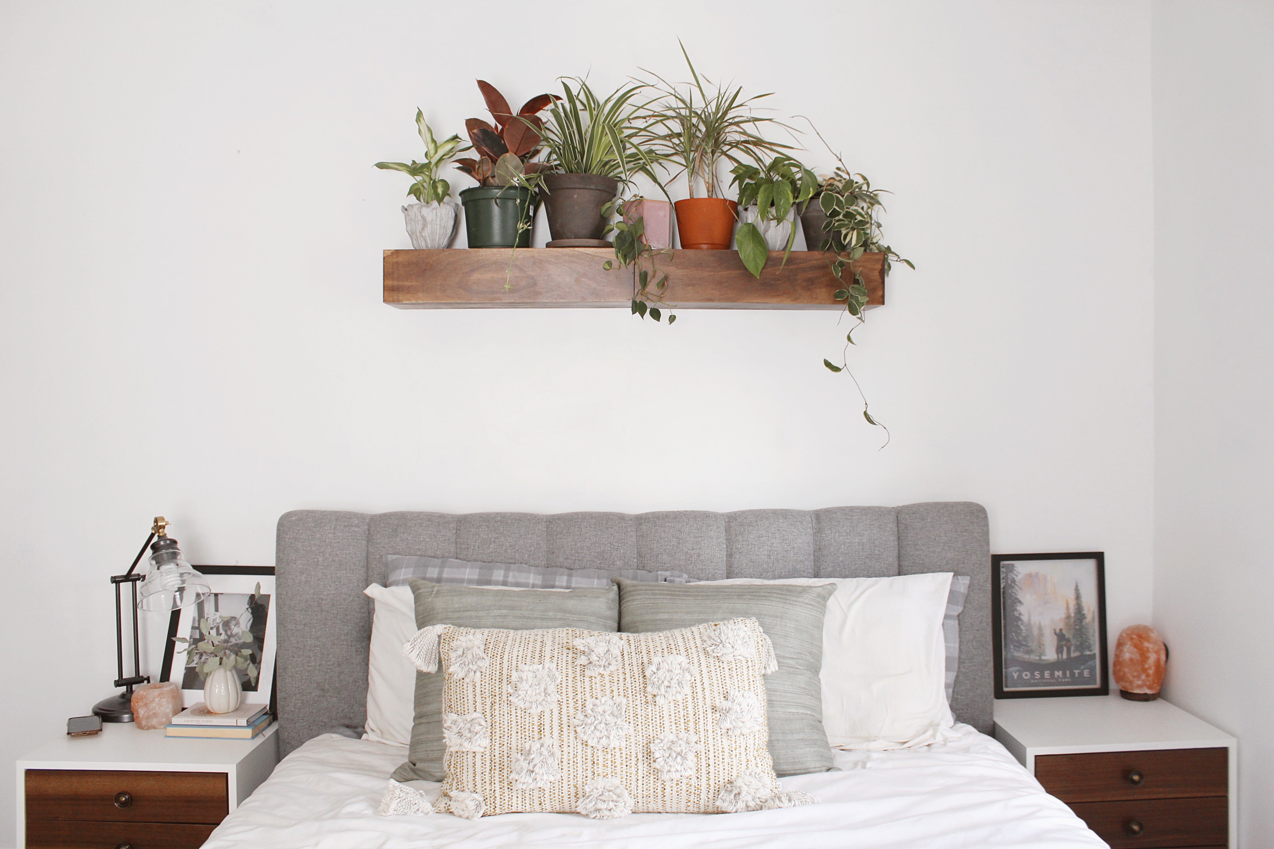 Plant styling in the bedroom