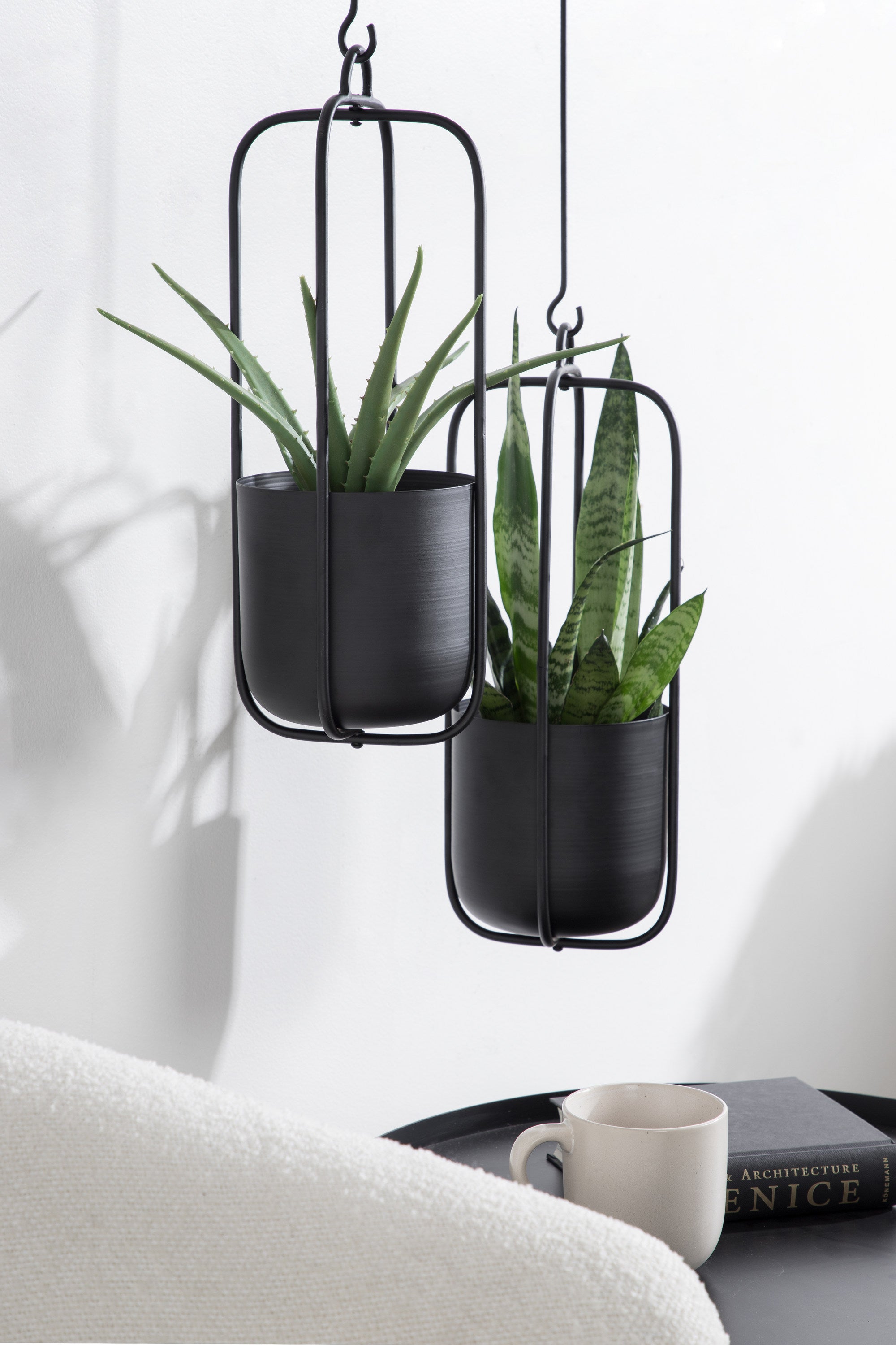 Nobrey Metal Hanging Planter Set