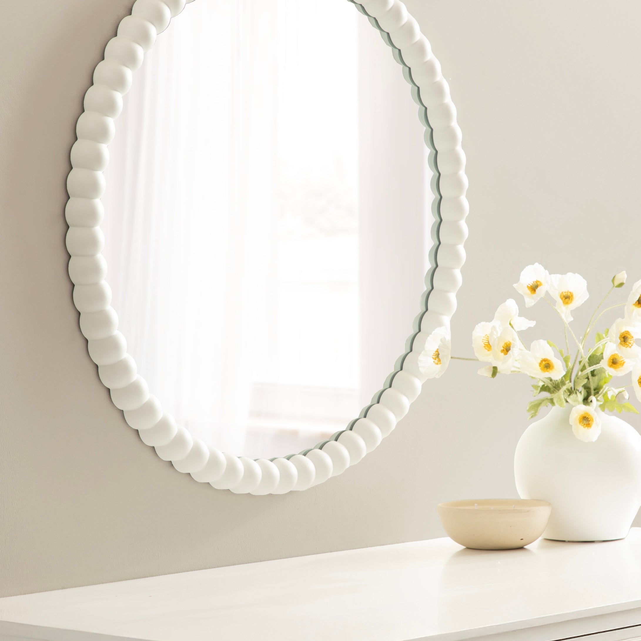 Round Mirror 28x28 White 6