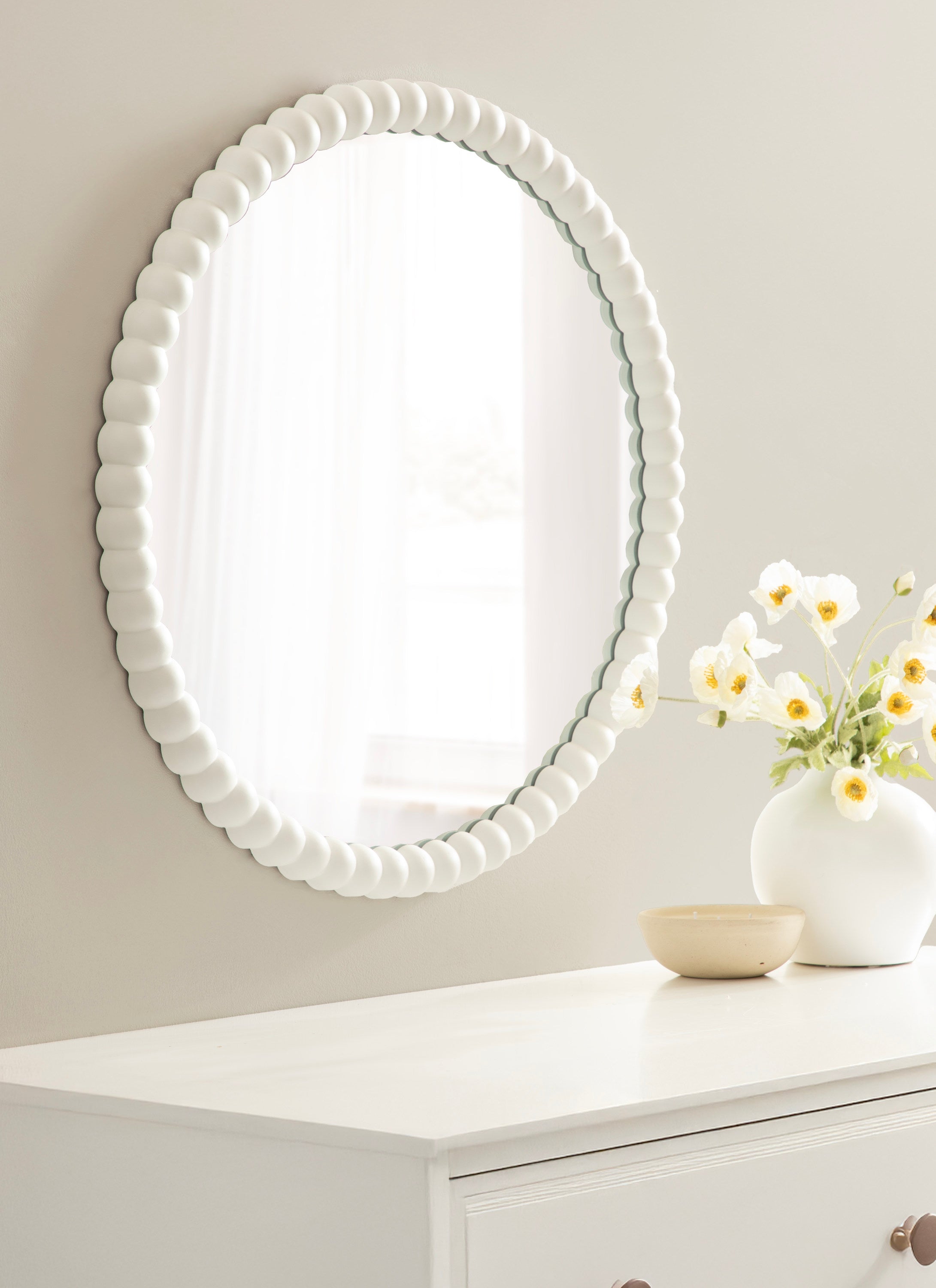 Round Mirror 28x28 White 6