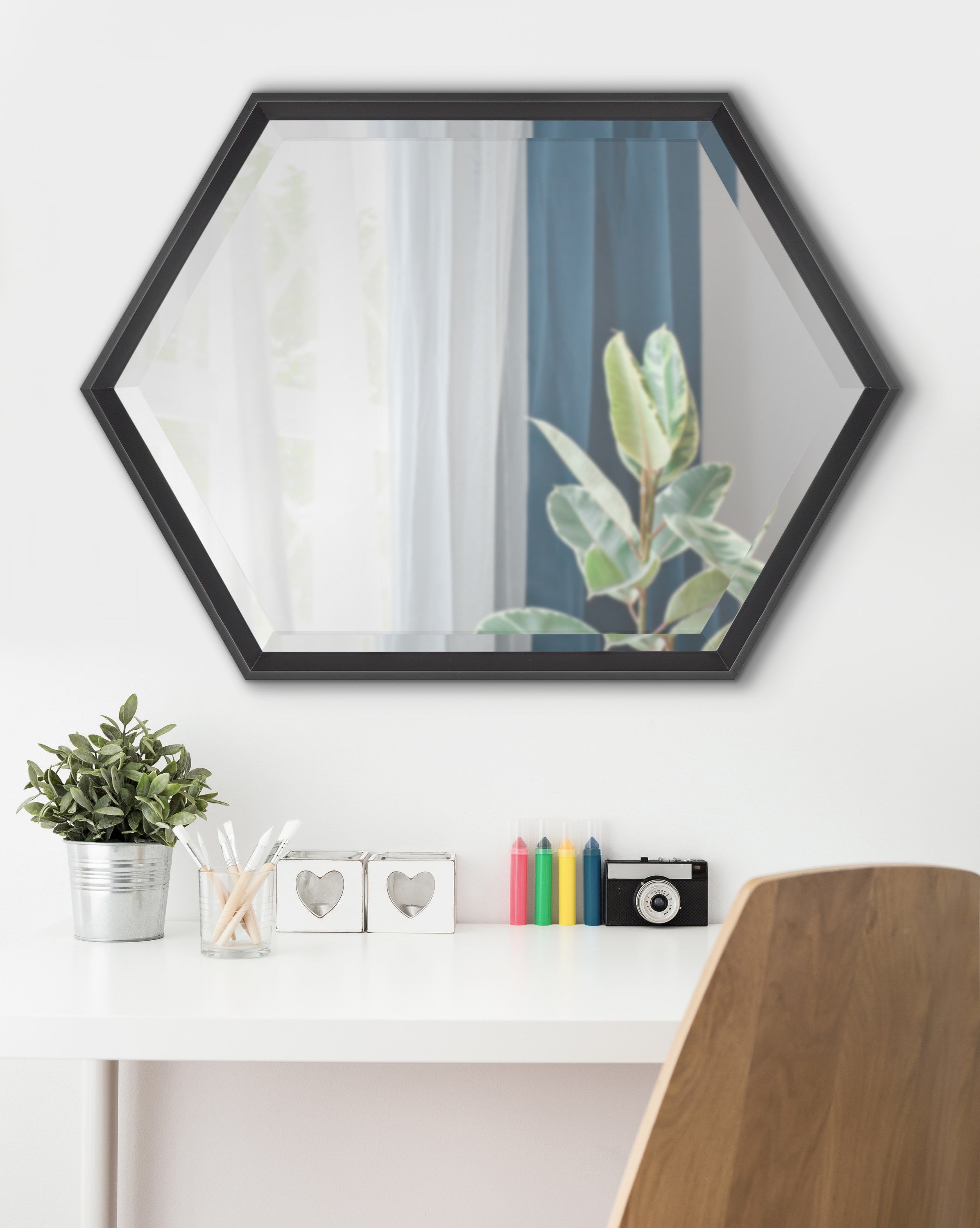 Hexagon Mirror Black 22x31 7