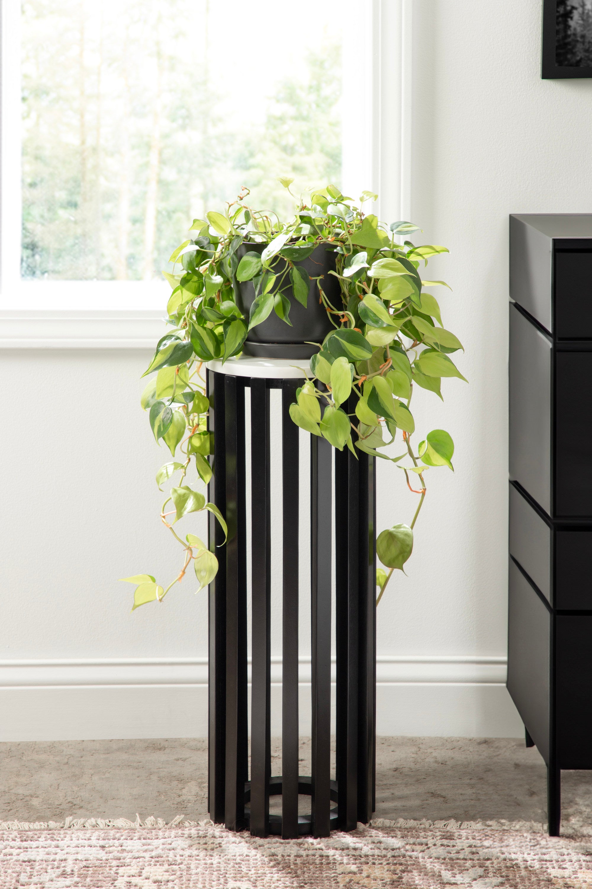 Drink Table White Black 9" Diameter 7
