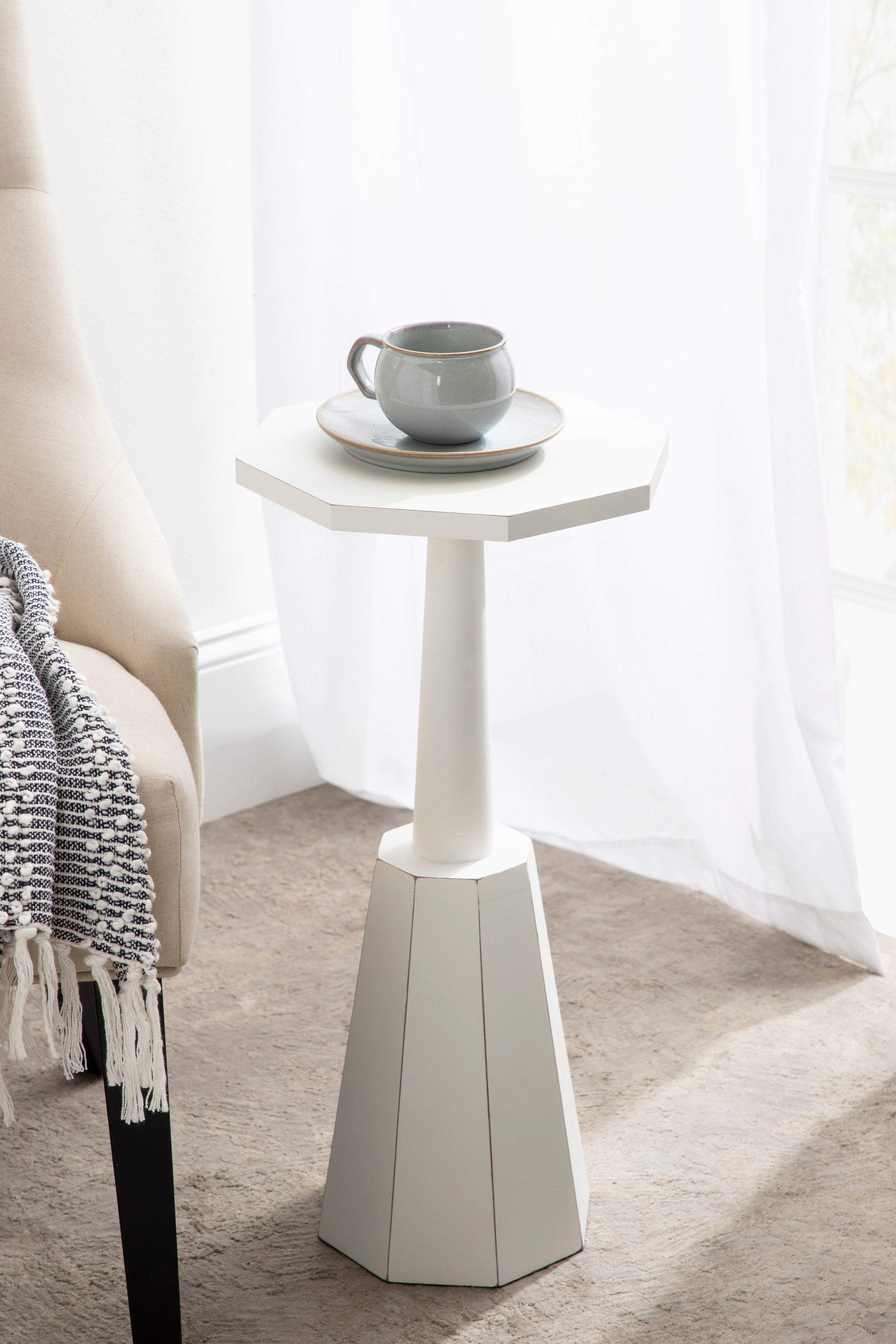 Drink Table White 11x11x24 6
