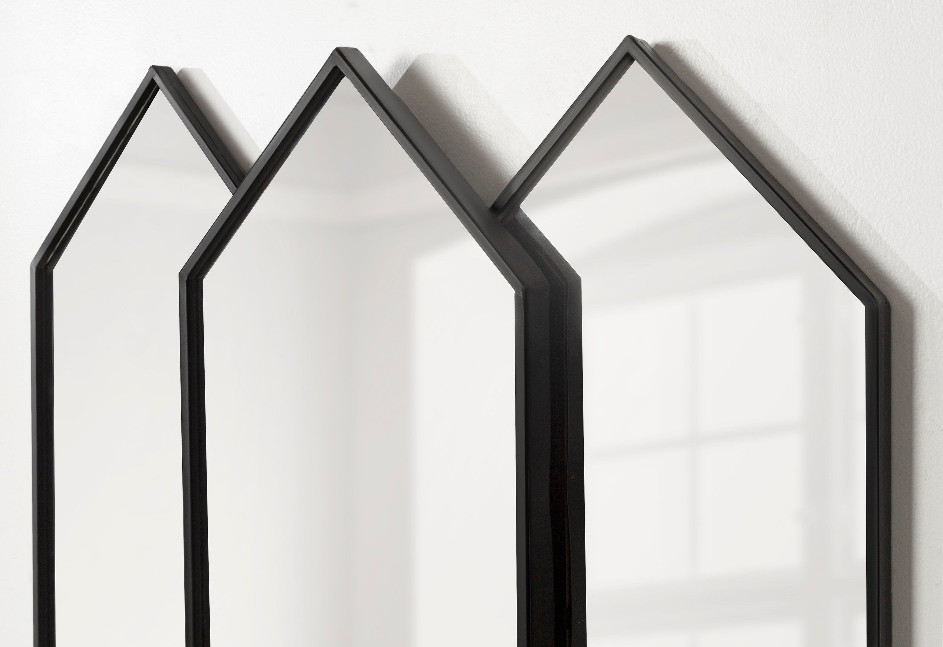 Irregular Mirror Black 28x27 8