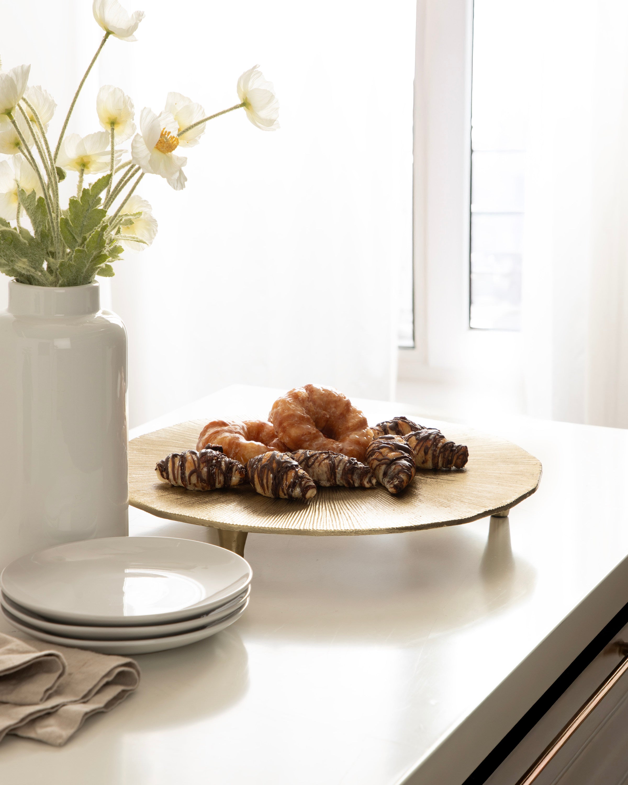 Serving Tray Gold 16" diameter 8