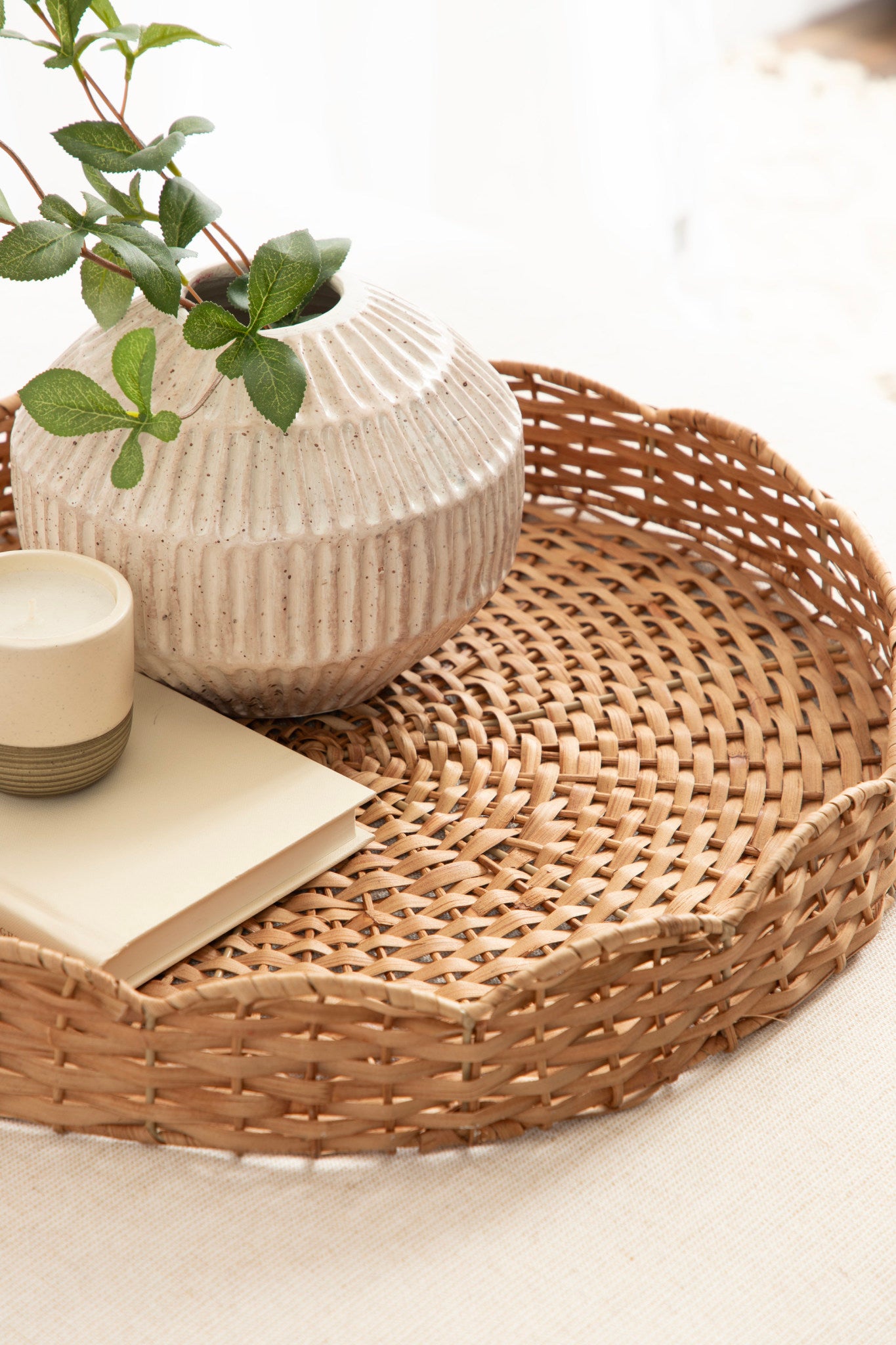 Kate and Laurel Wavley Modern Round Scalloped Woven Rattan Tray 18 Inch Diameter Natural Rattan Decorative Wavy Boho Tray for Use as Versatile Ottoman Tray or Serving Platter kateandlaurel