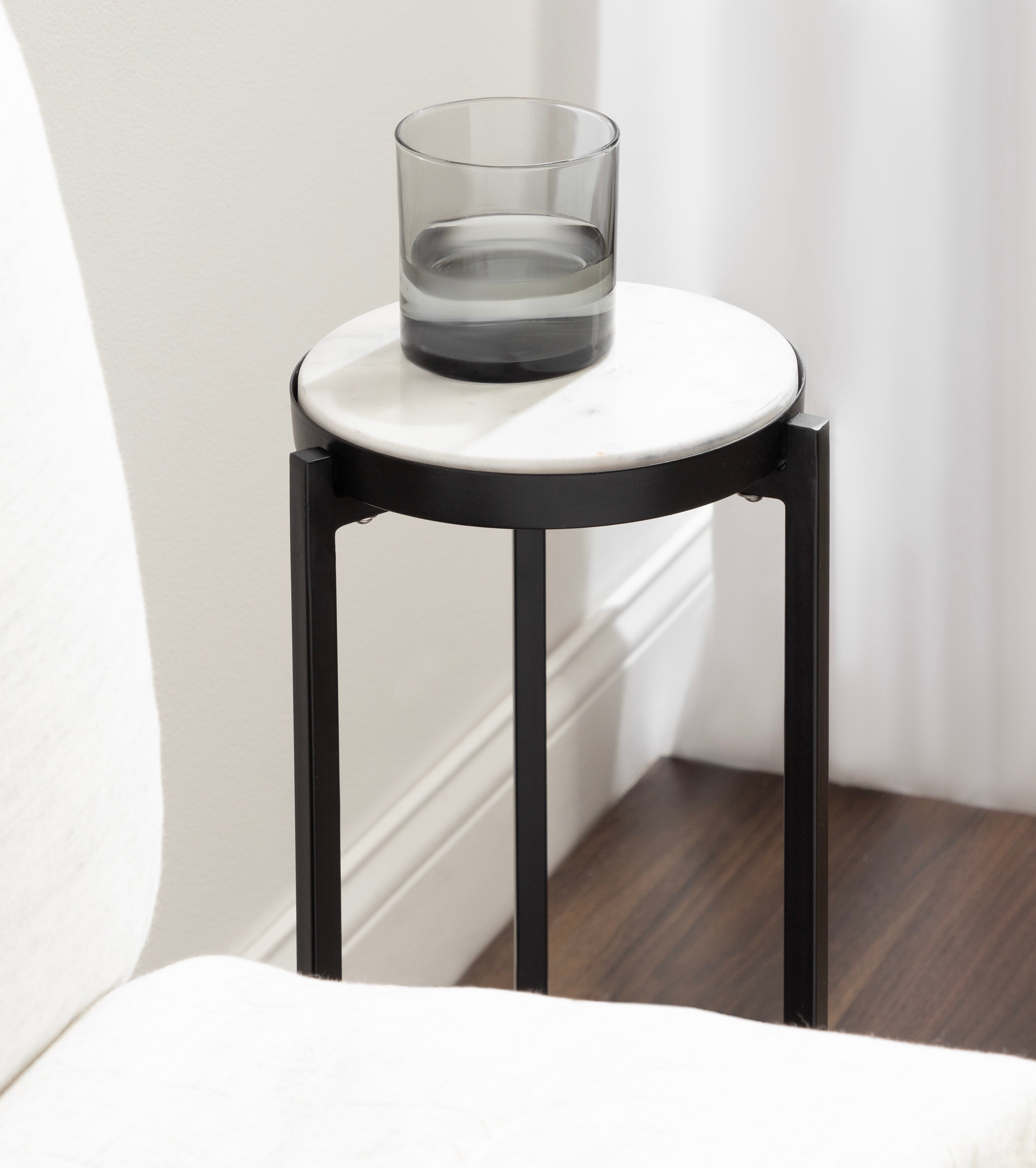 Drink Table White Black 9x9x23 7