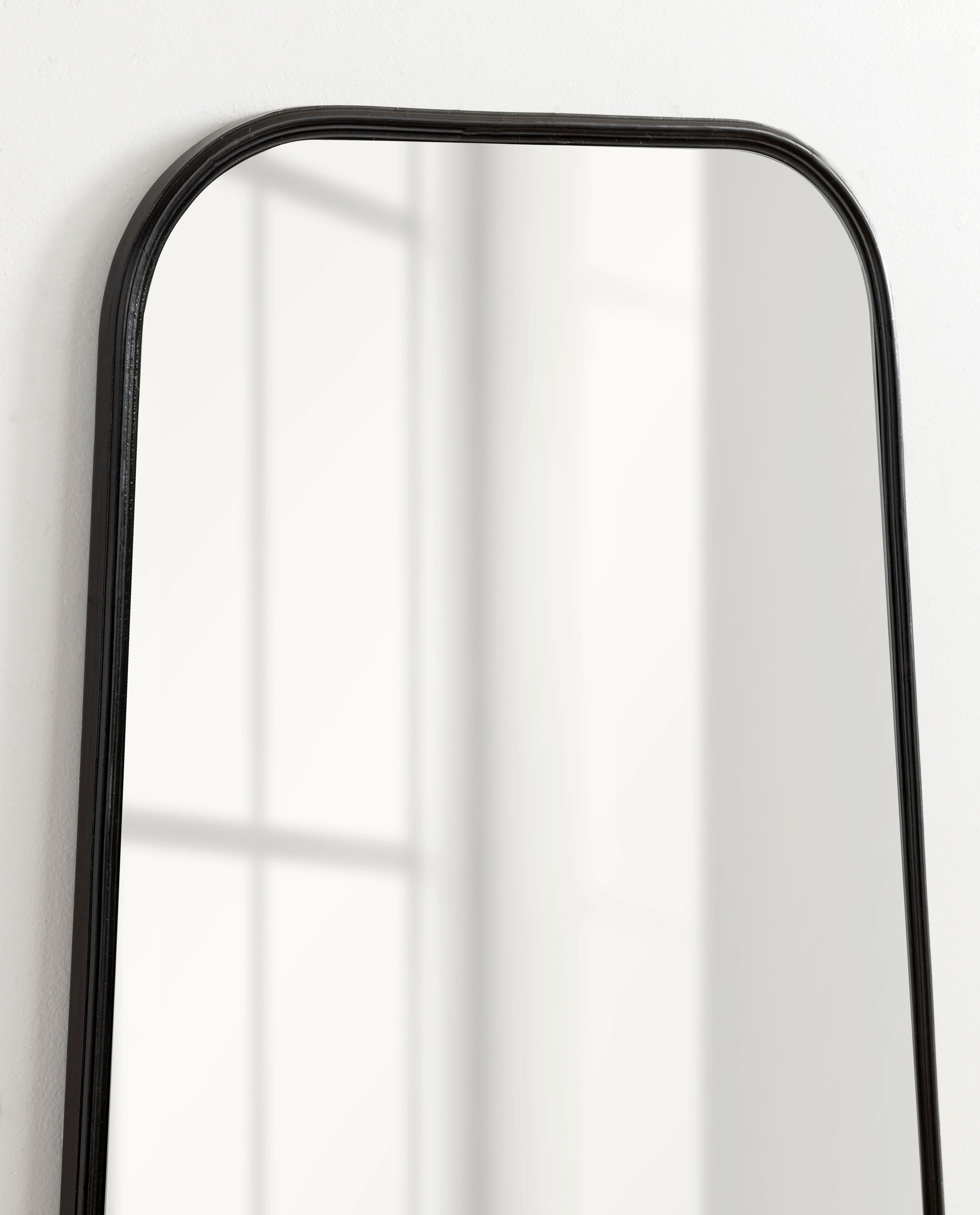 Irregular Mirror Black 20x32 7