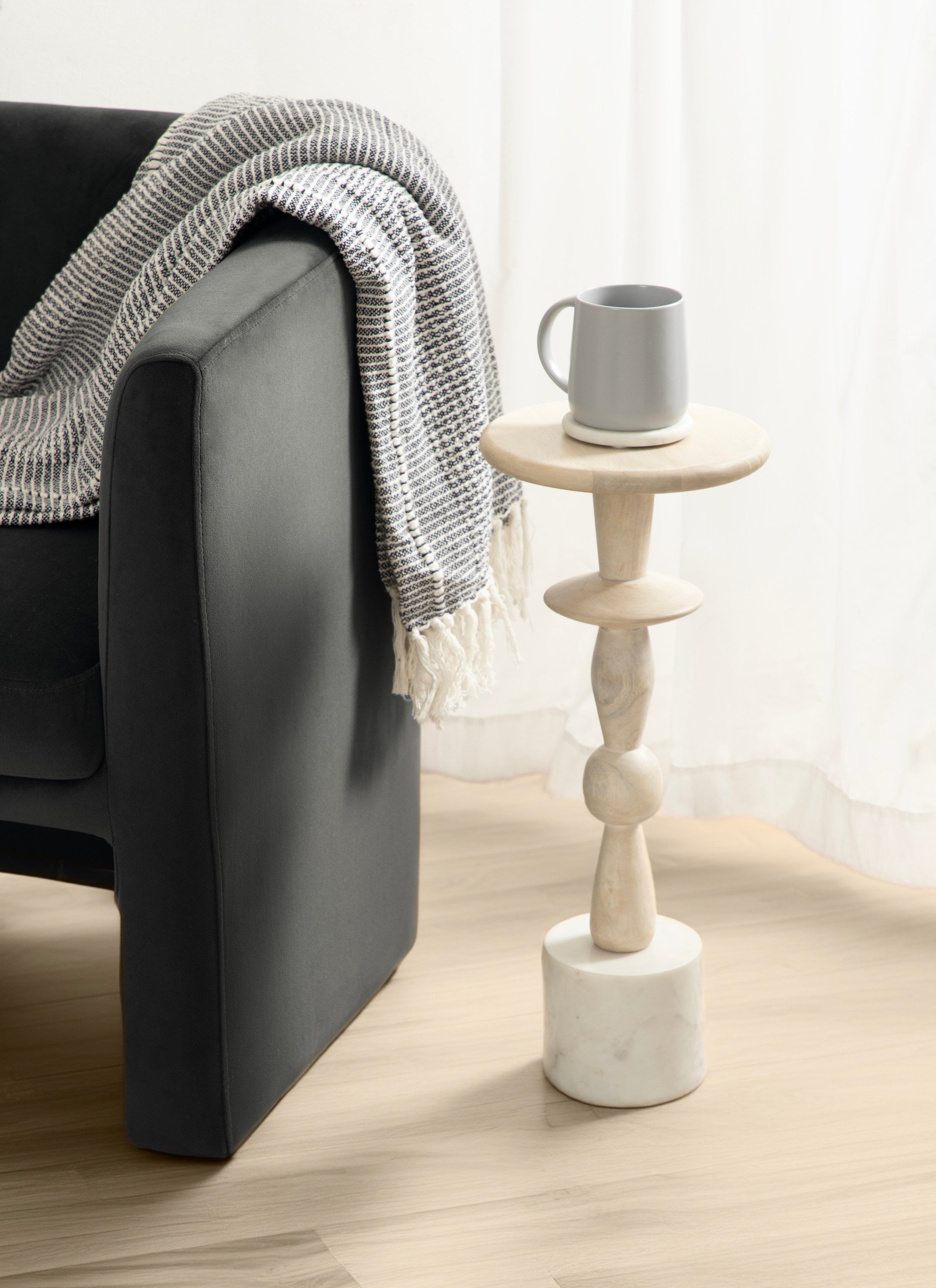 Drink Table White Natural 9x9x22 7