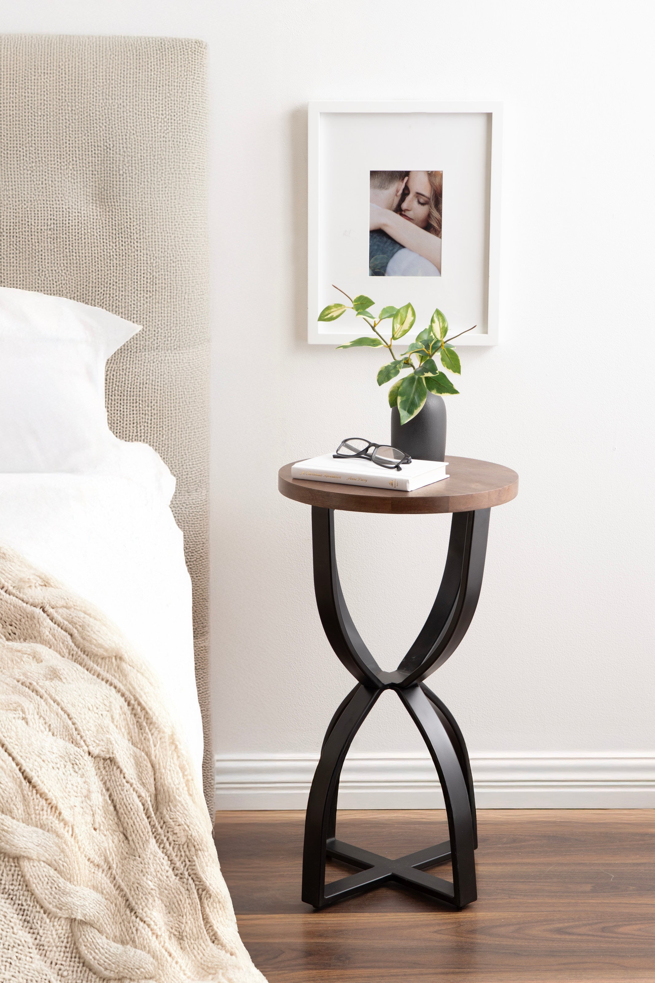 Ullot Round Side Table