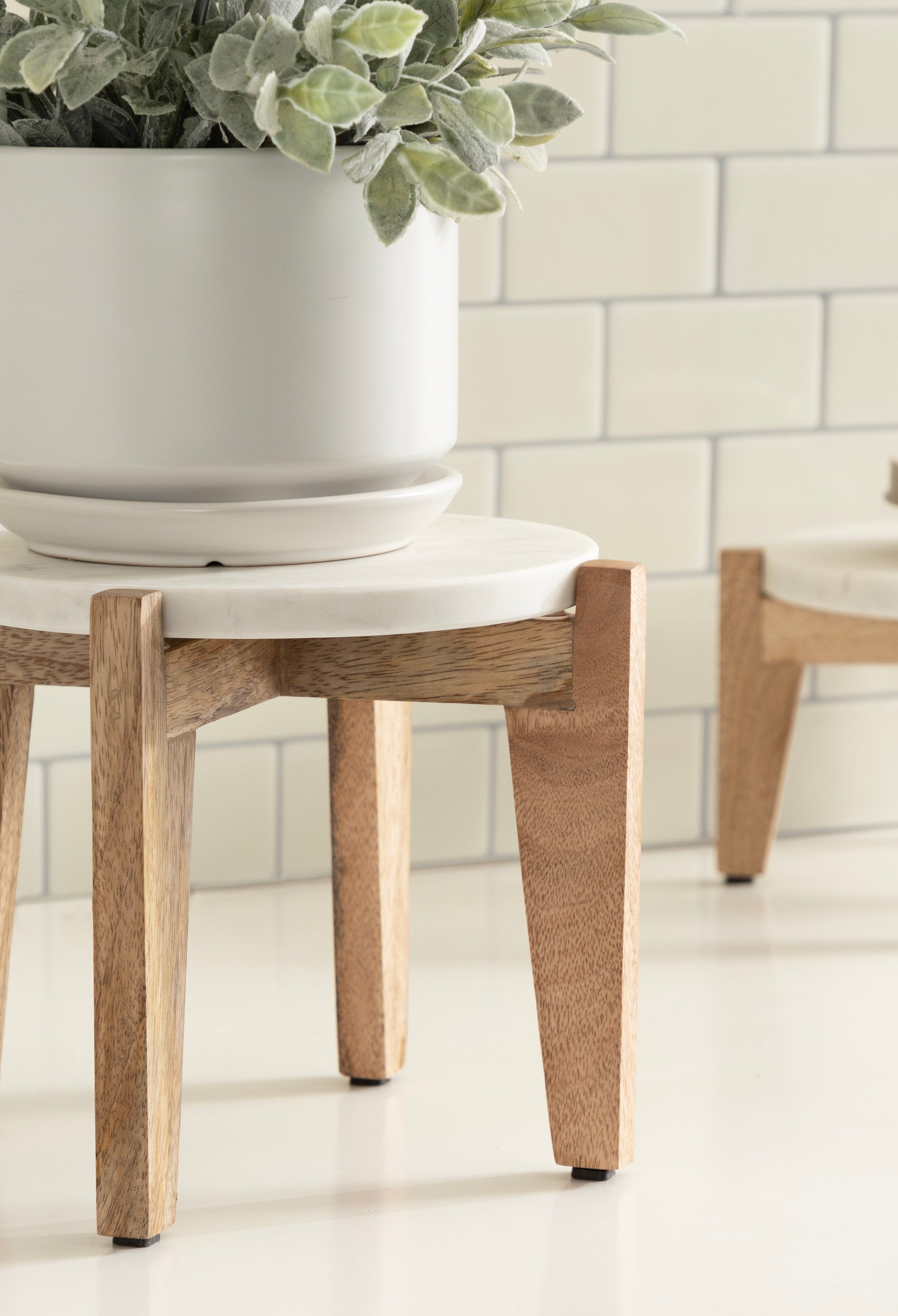 Icelyn Round Plant Stand Set