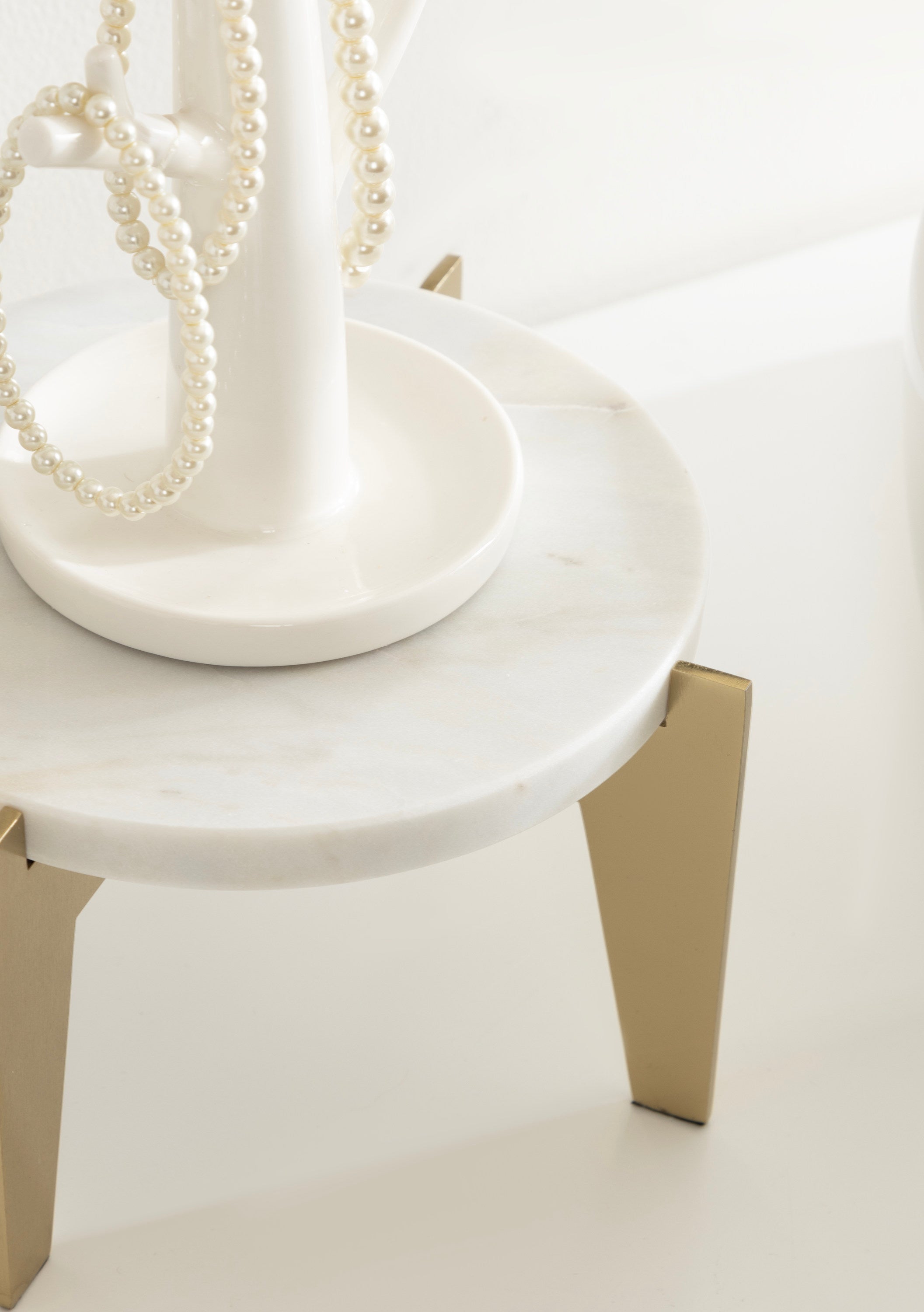 Icelyn Round Plant Stand Set
