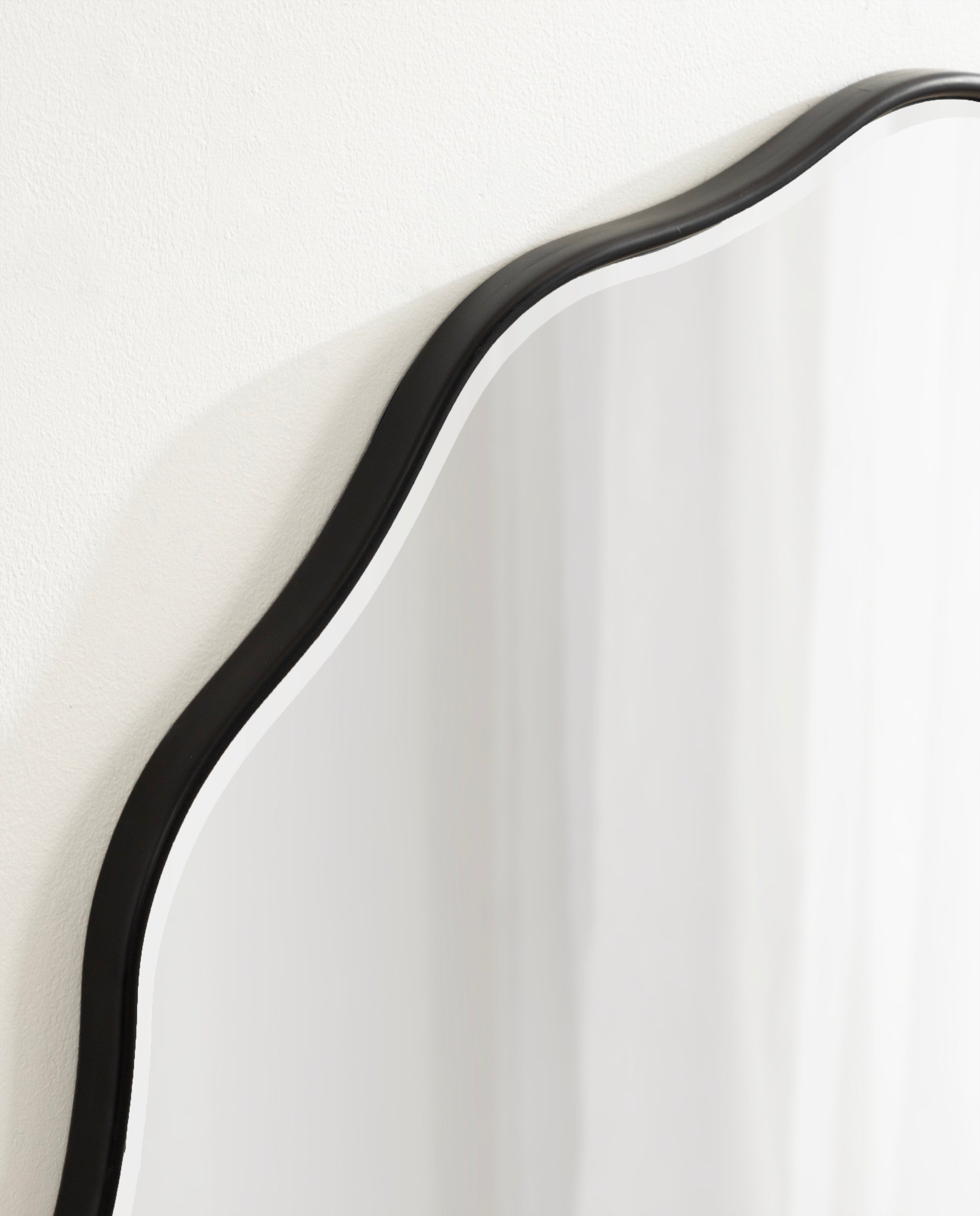 Viona Round Scalloped Mirror