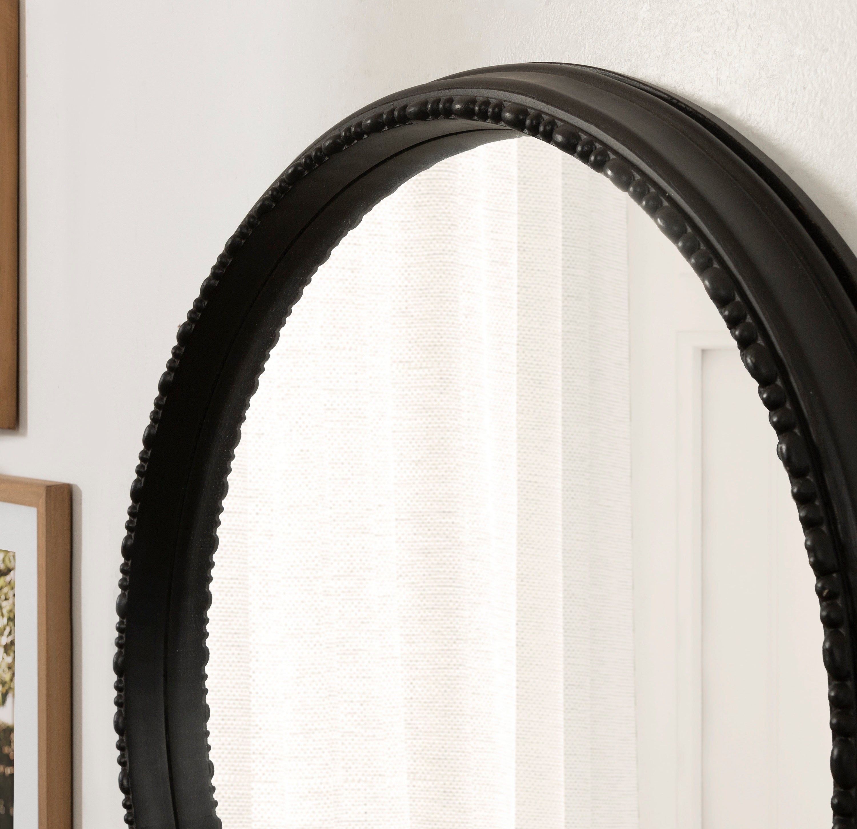 Round Mirror Black 24" Diameter 8
