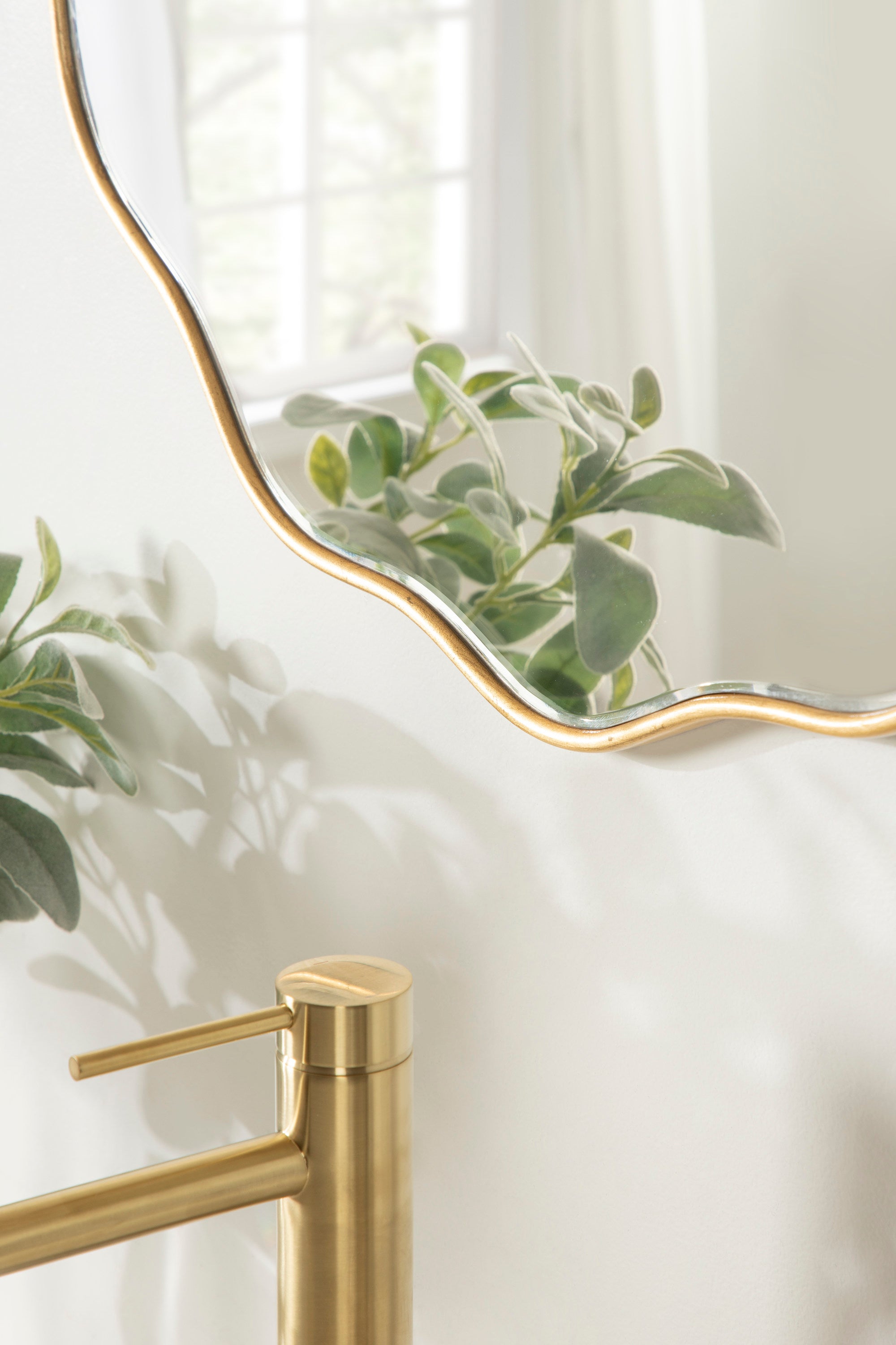 Viona Round Scalloped Mirror