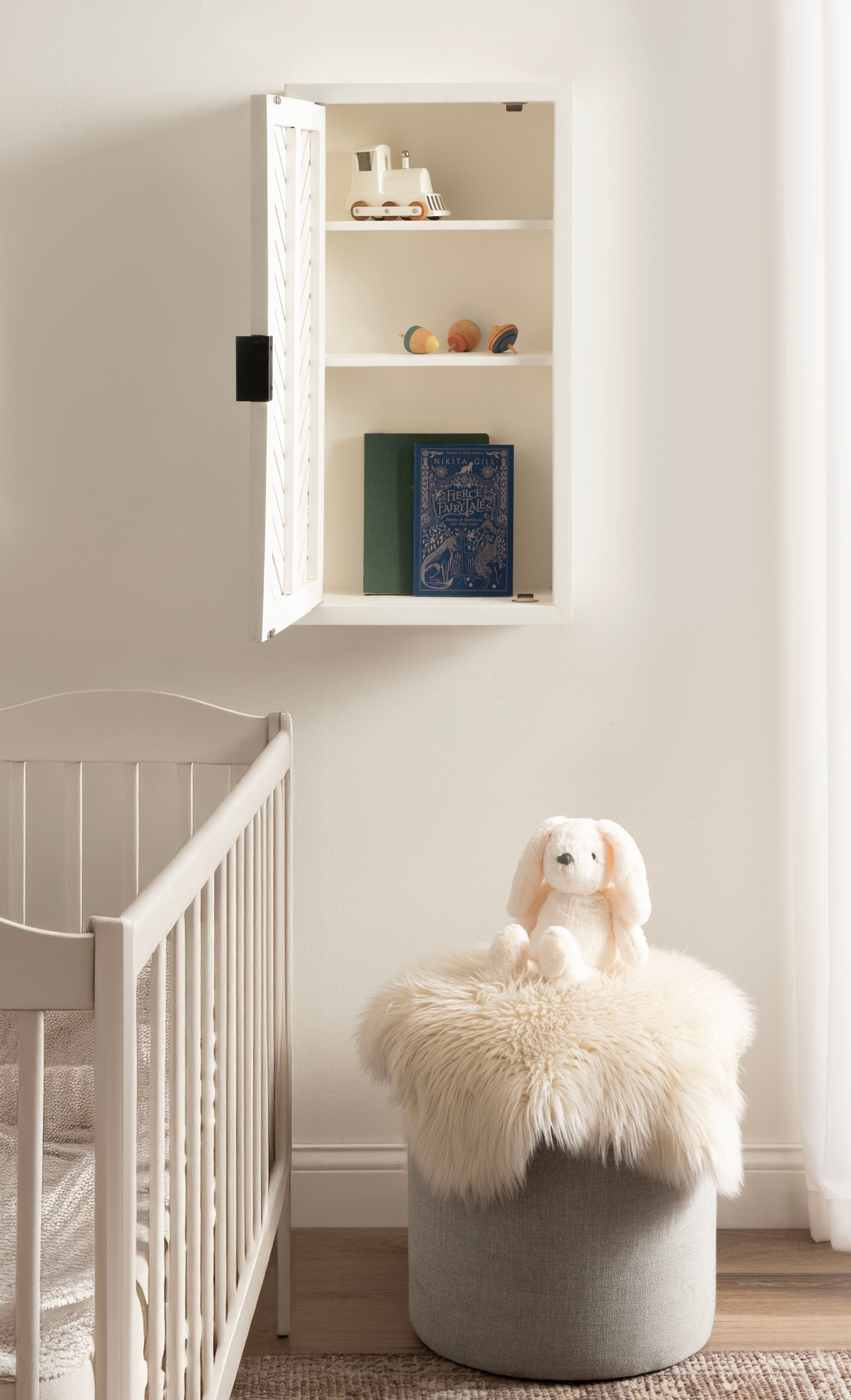 Cabinet White 15x7x28 8