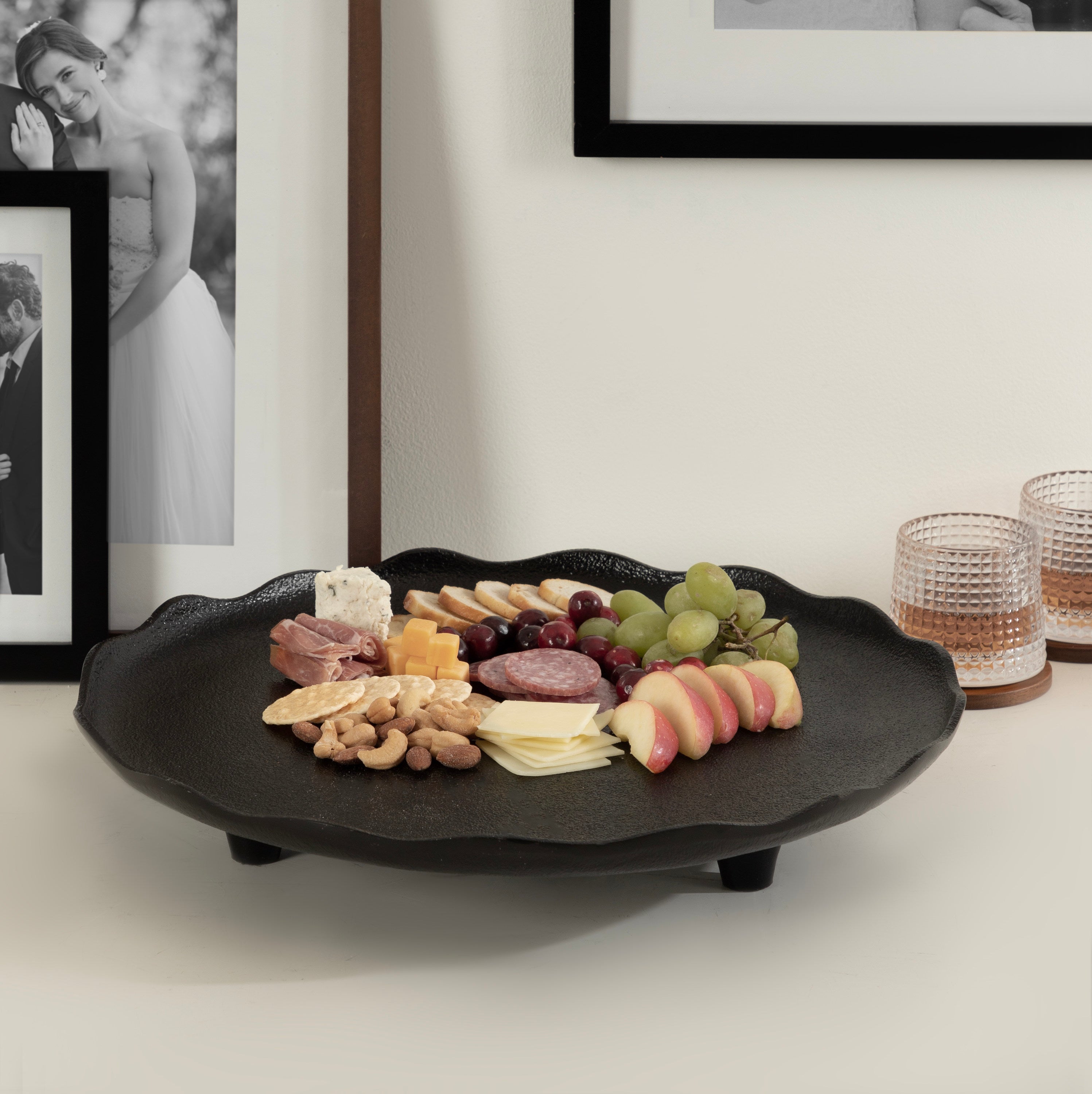 Serving Tray 16" Diameter Black 7