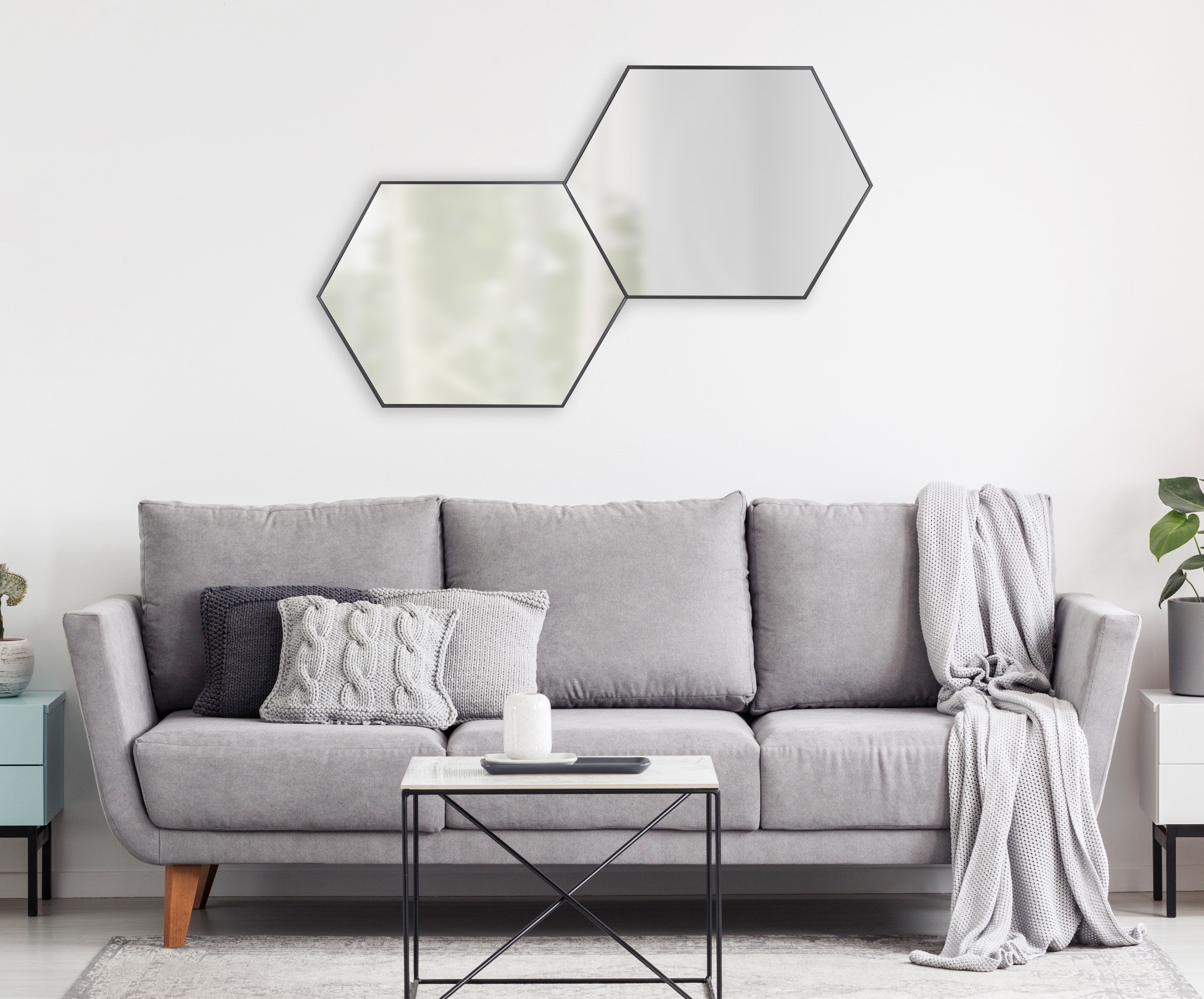 Hexagon Mirror Black 22x31 7