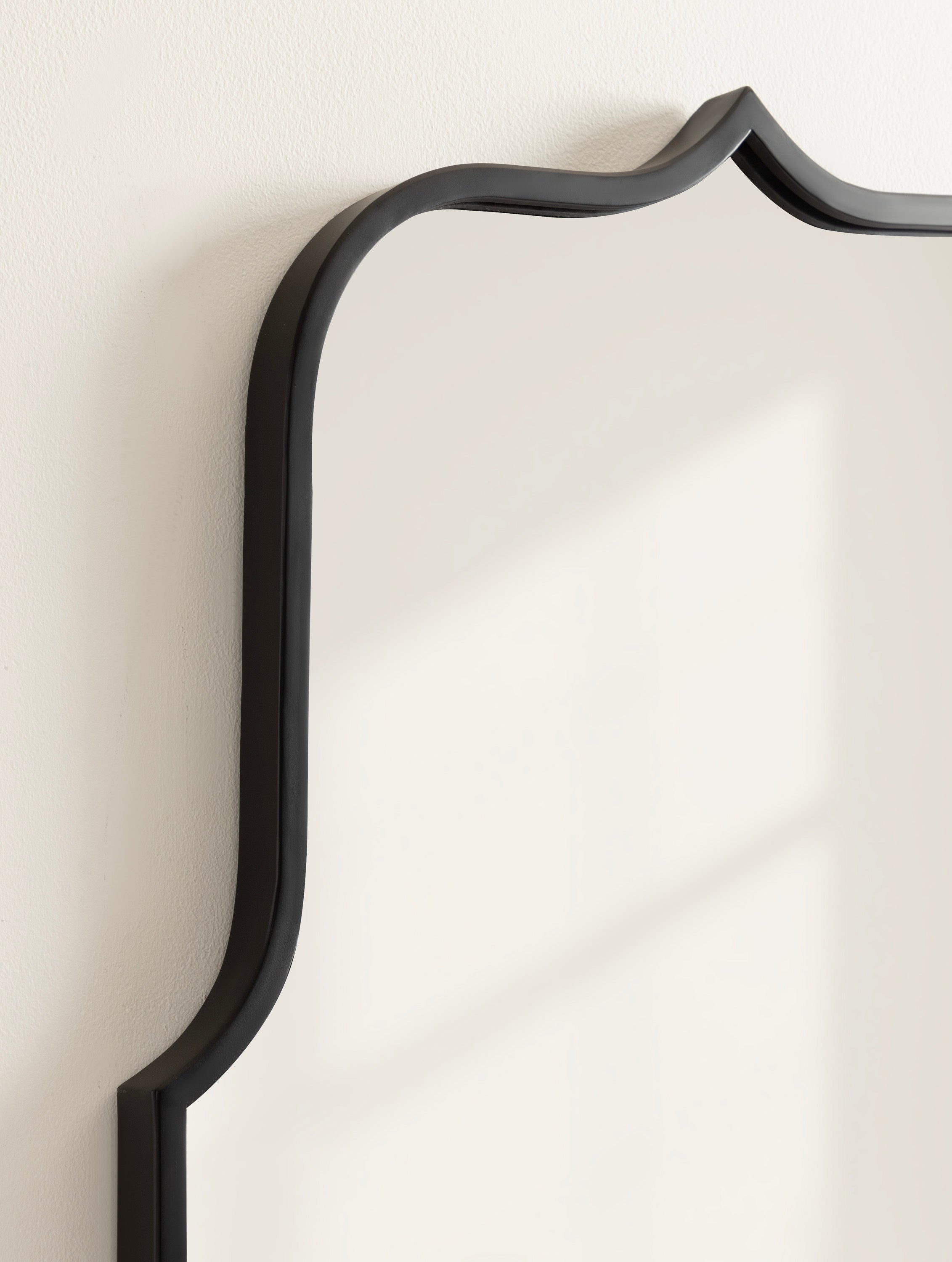 Gezella Scallop Arched Wall Mirror