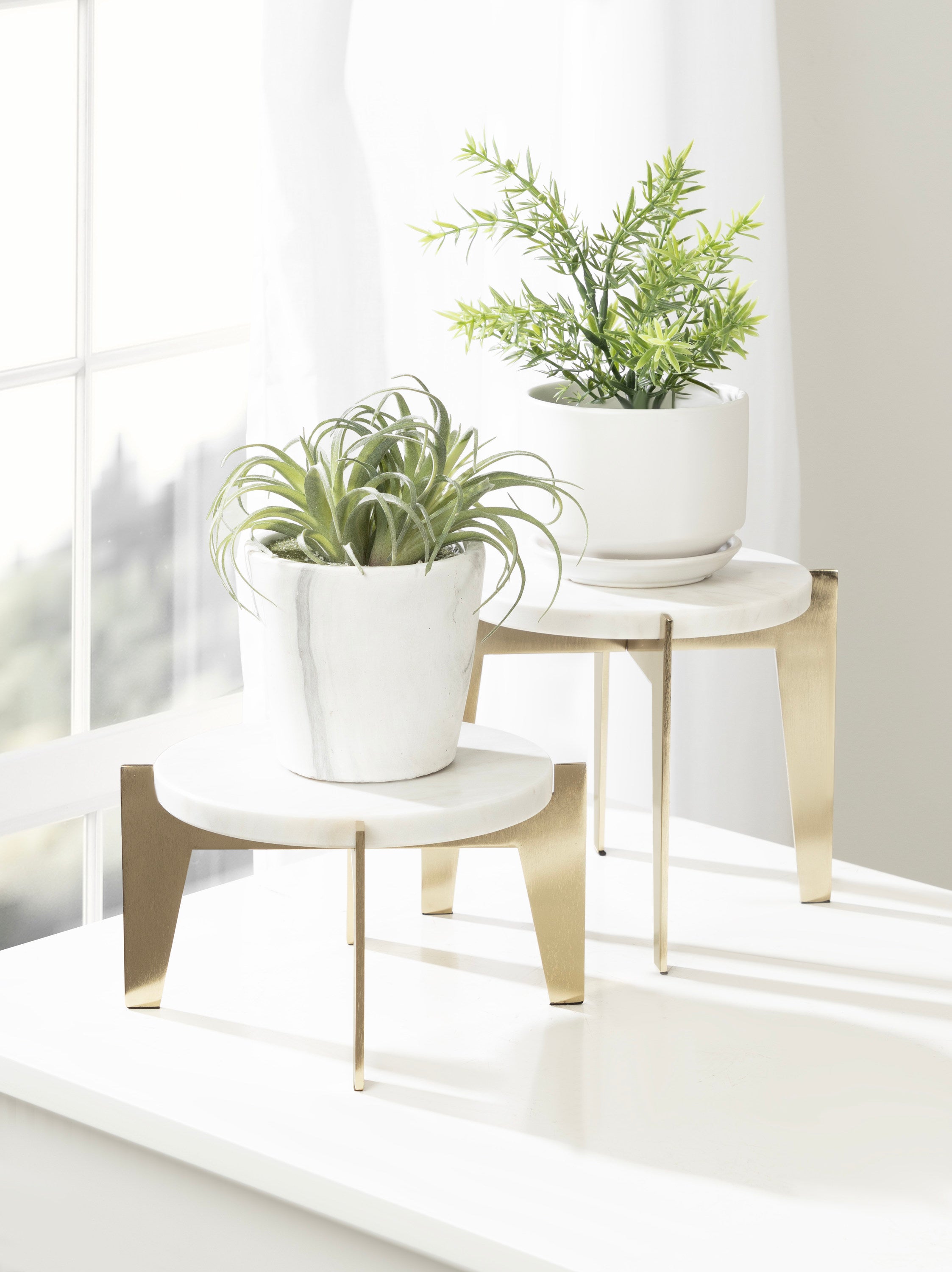 Icelyn Round Plant Stand Set