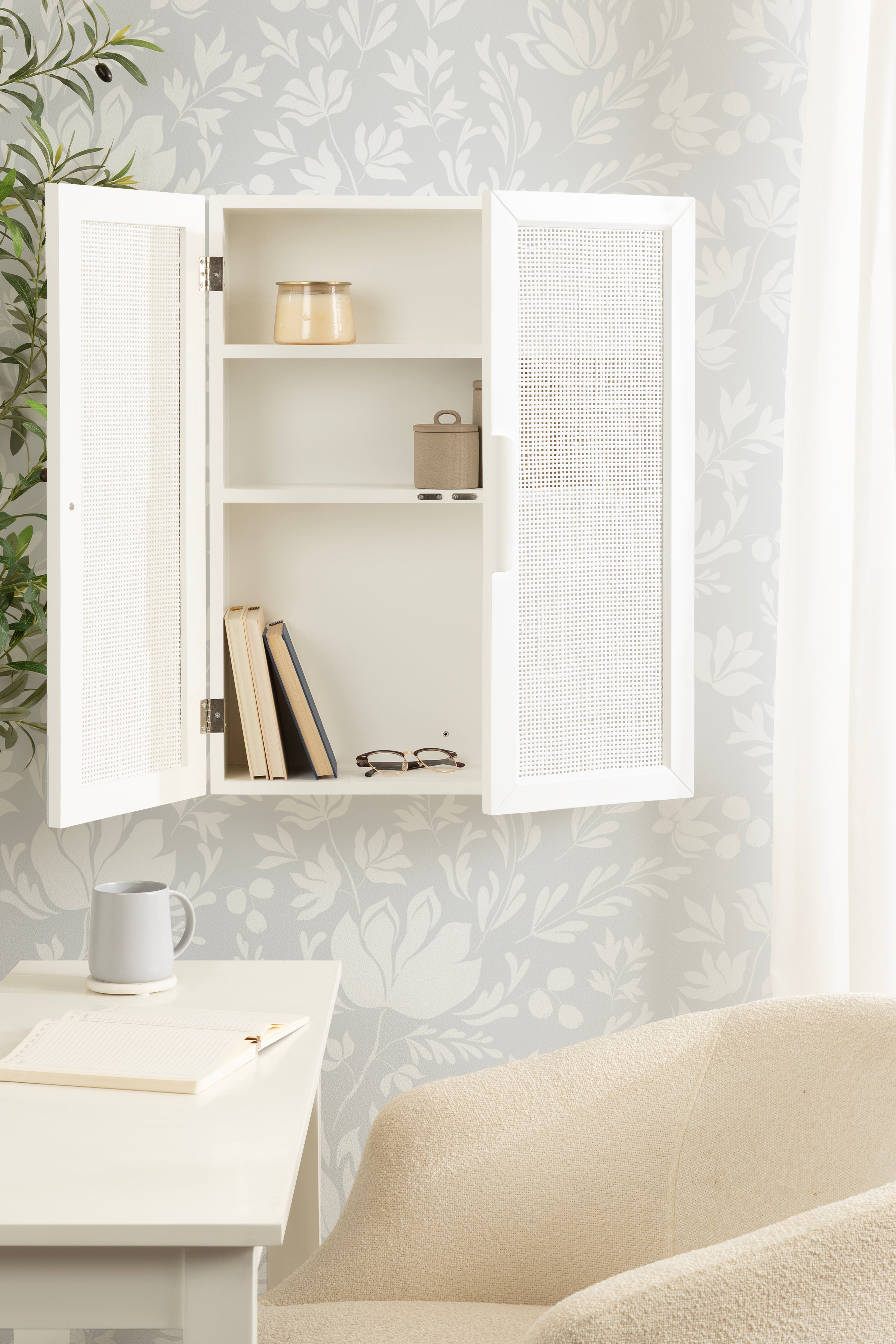 Cabinet White 22x28 7