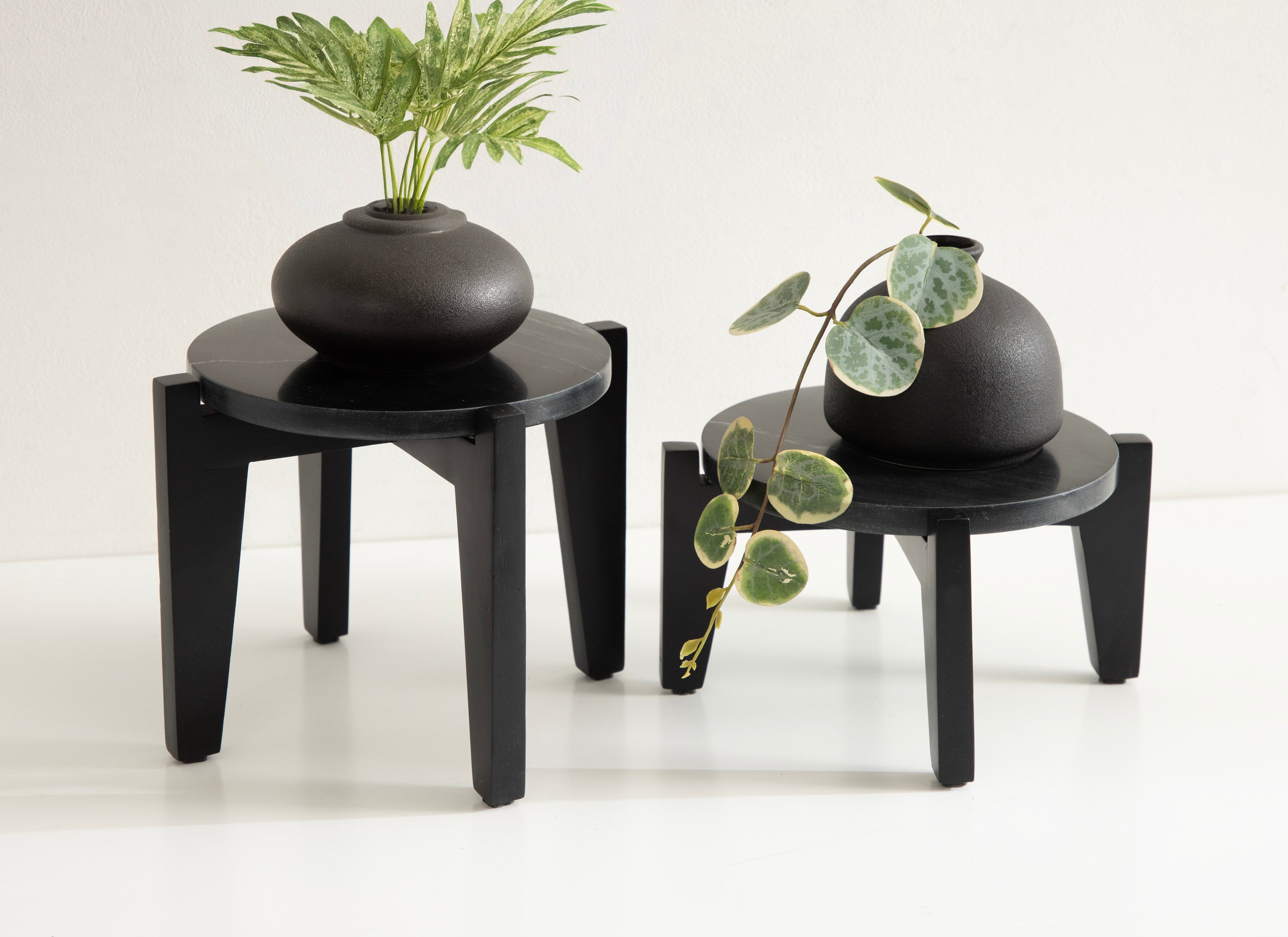 Icelyn Round Plant Stand Set