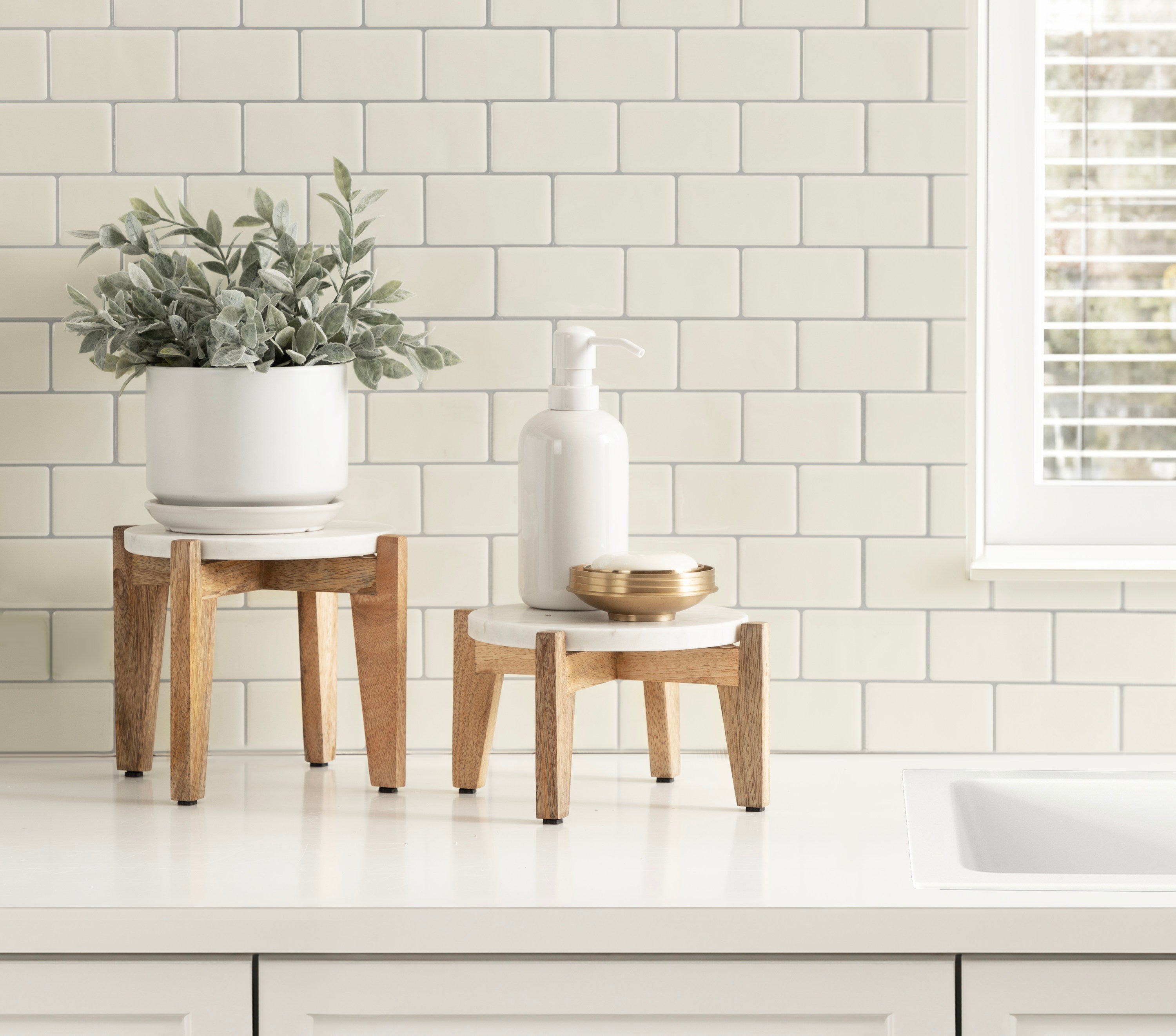 Icelyn Round Plant Stand Set