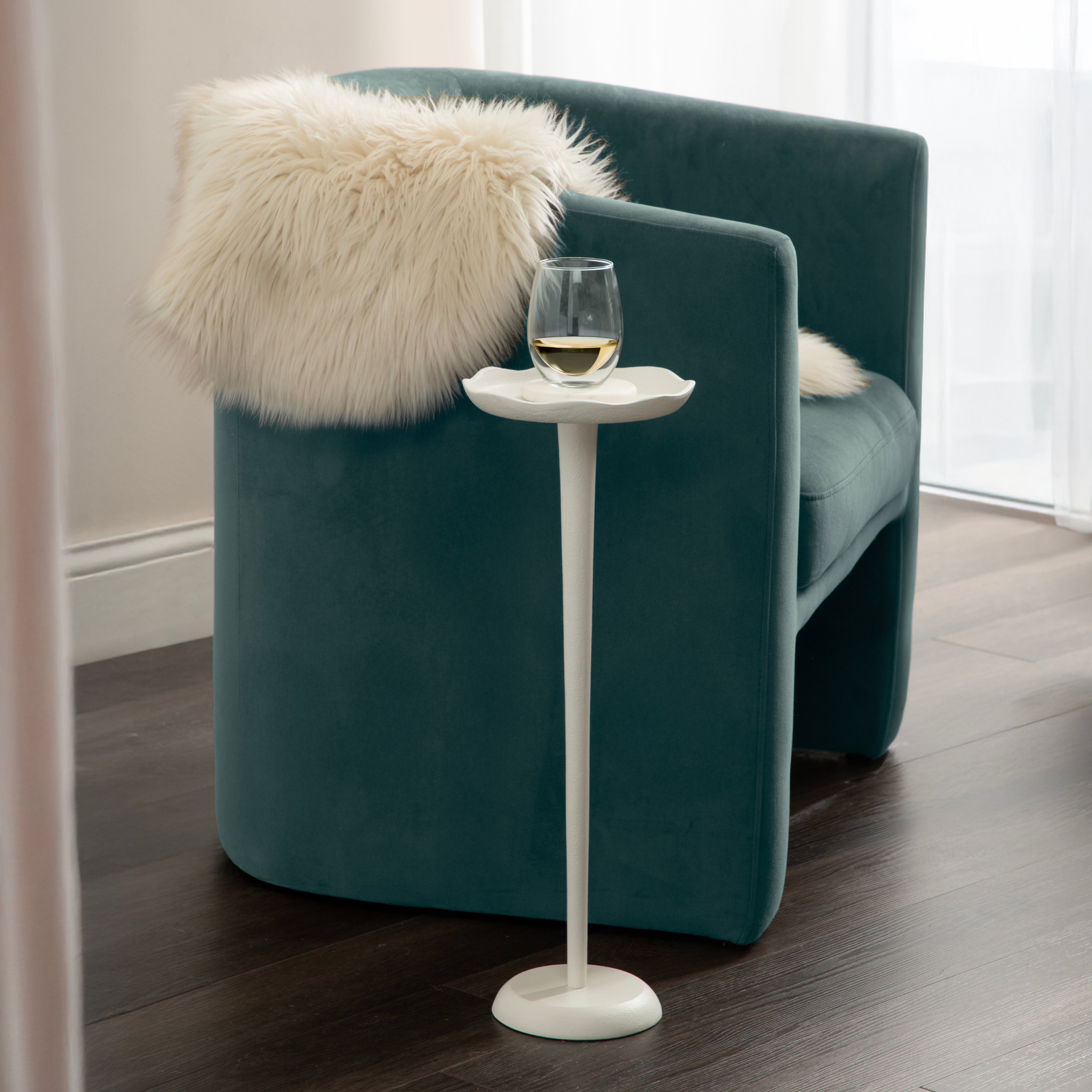 Drink Table White 8x8x22 6