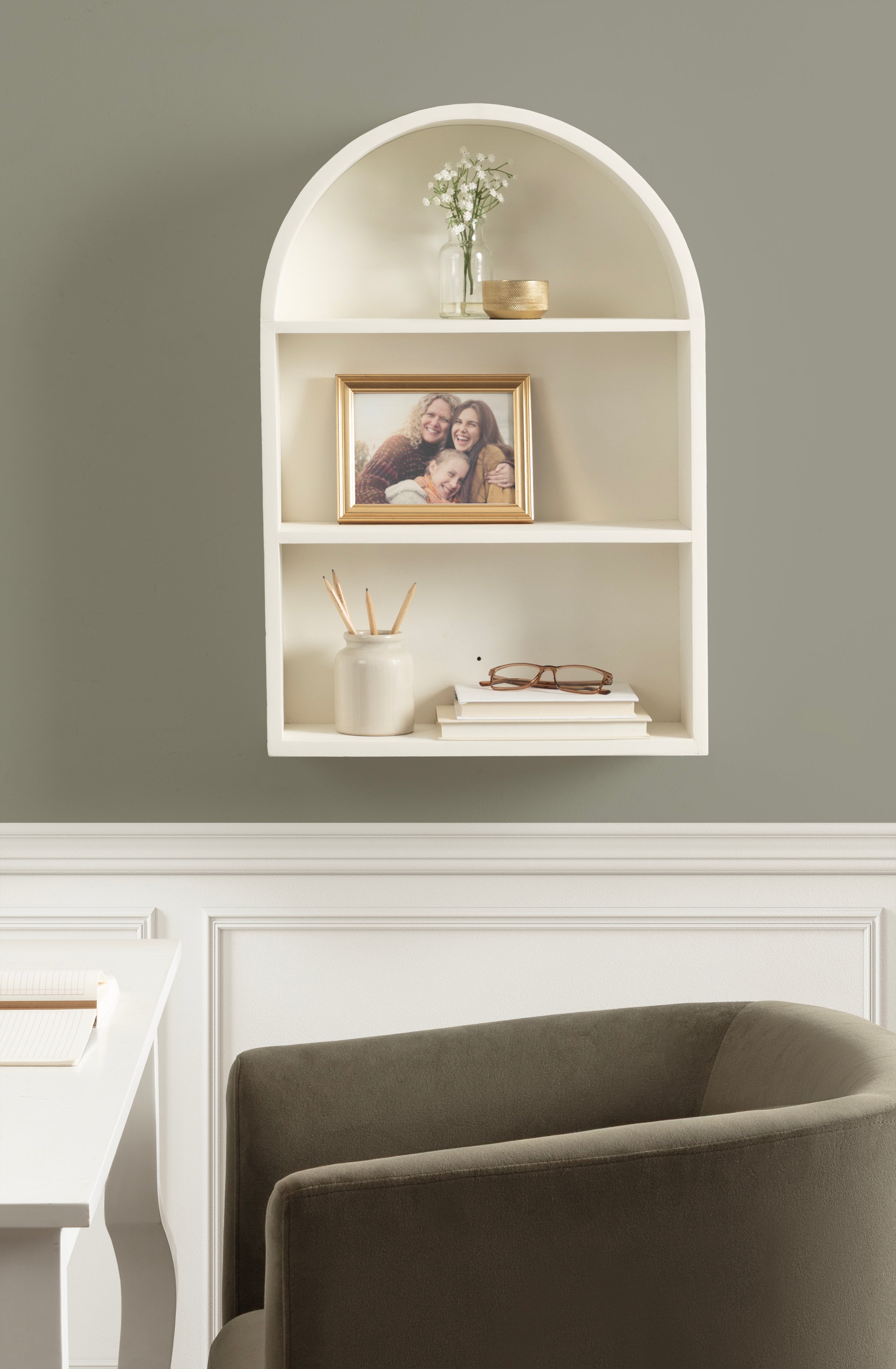 Accent Shelf White 18x6x26 7