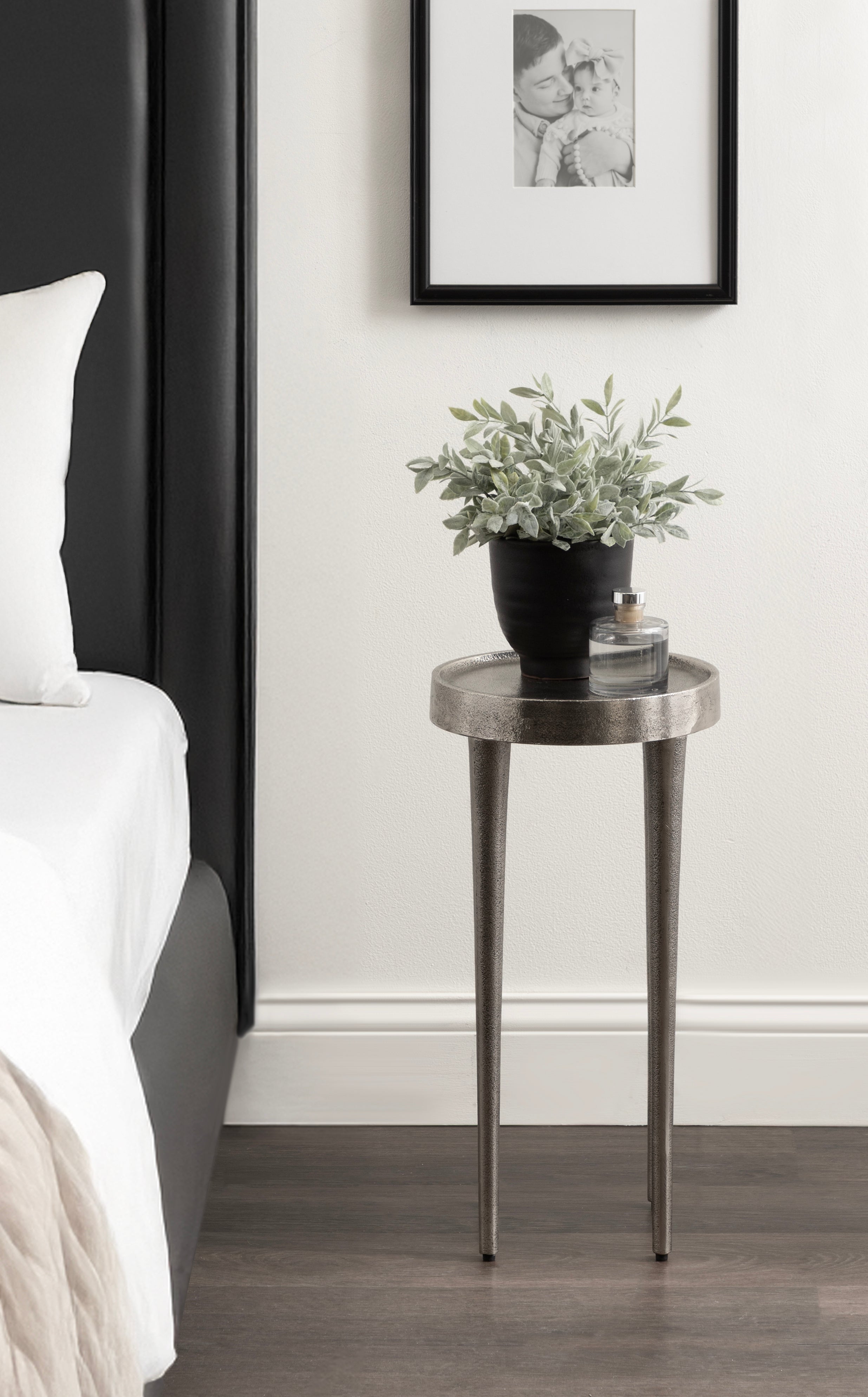 Rava Metal Table and Plant Stand