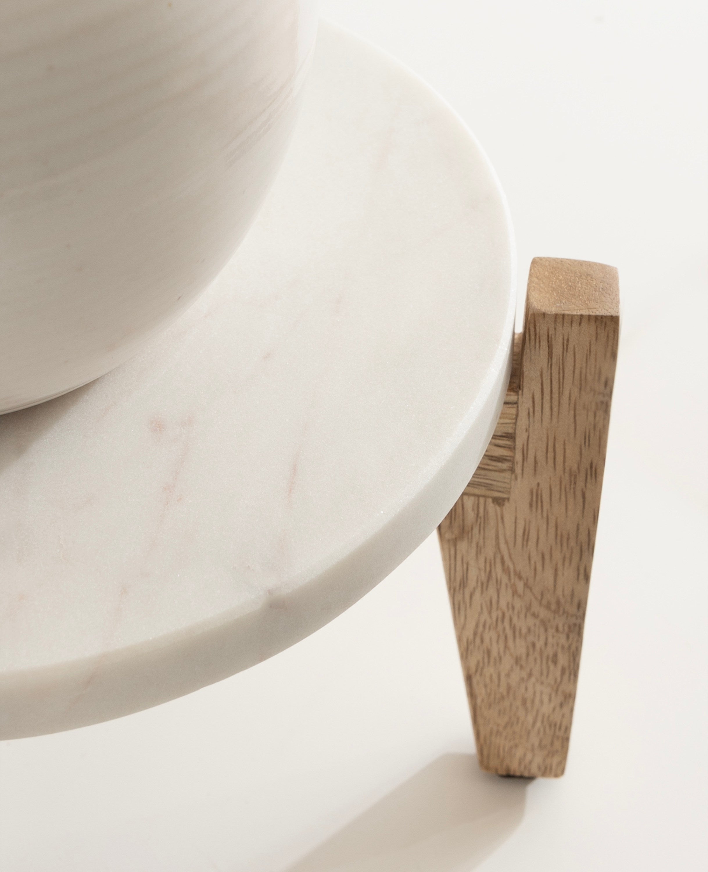 Icelyn Round Plant Stand Set