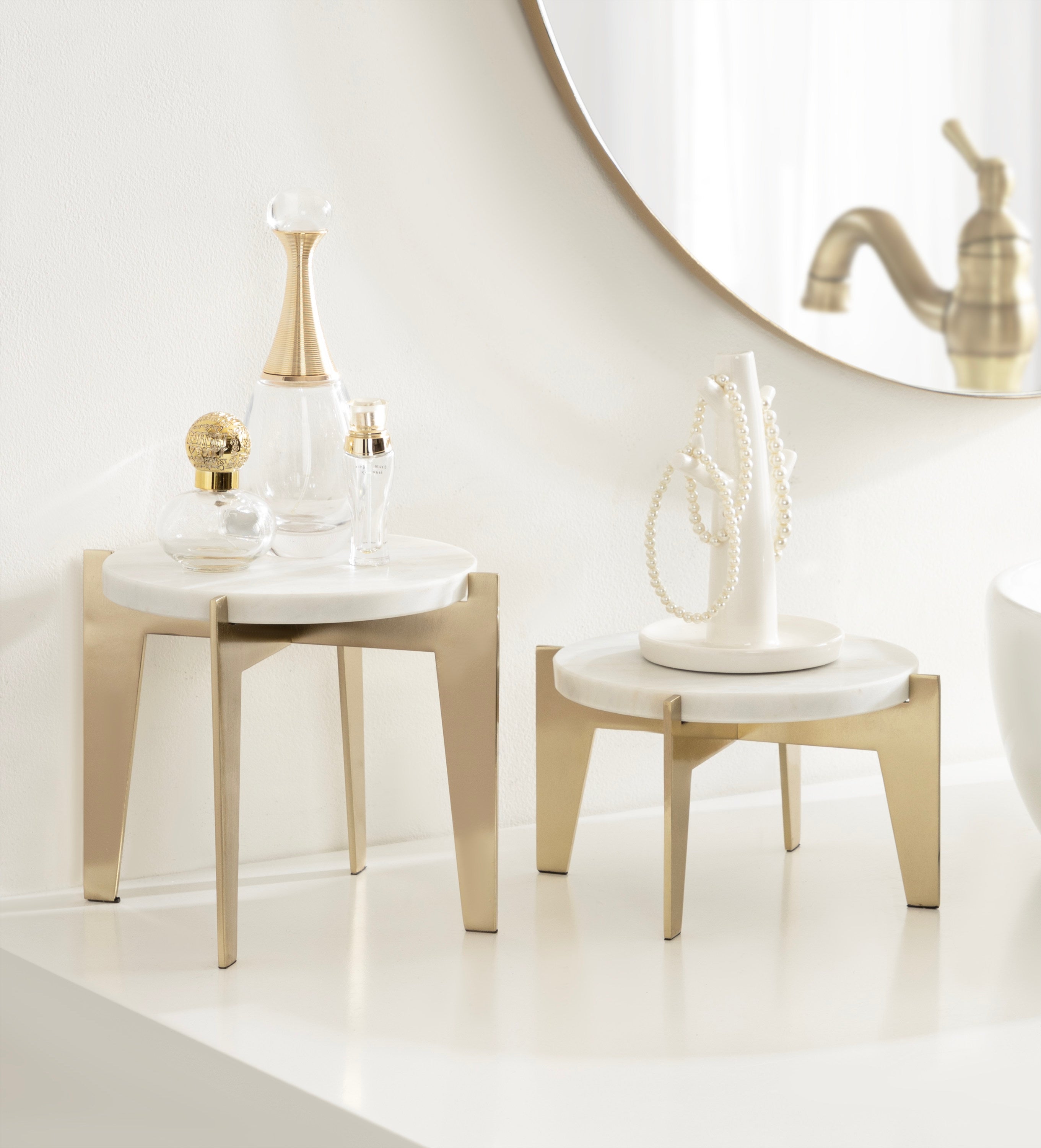 Icelyn Round Plant Stand Set