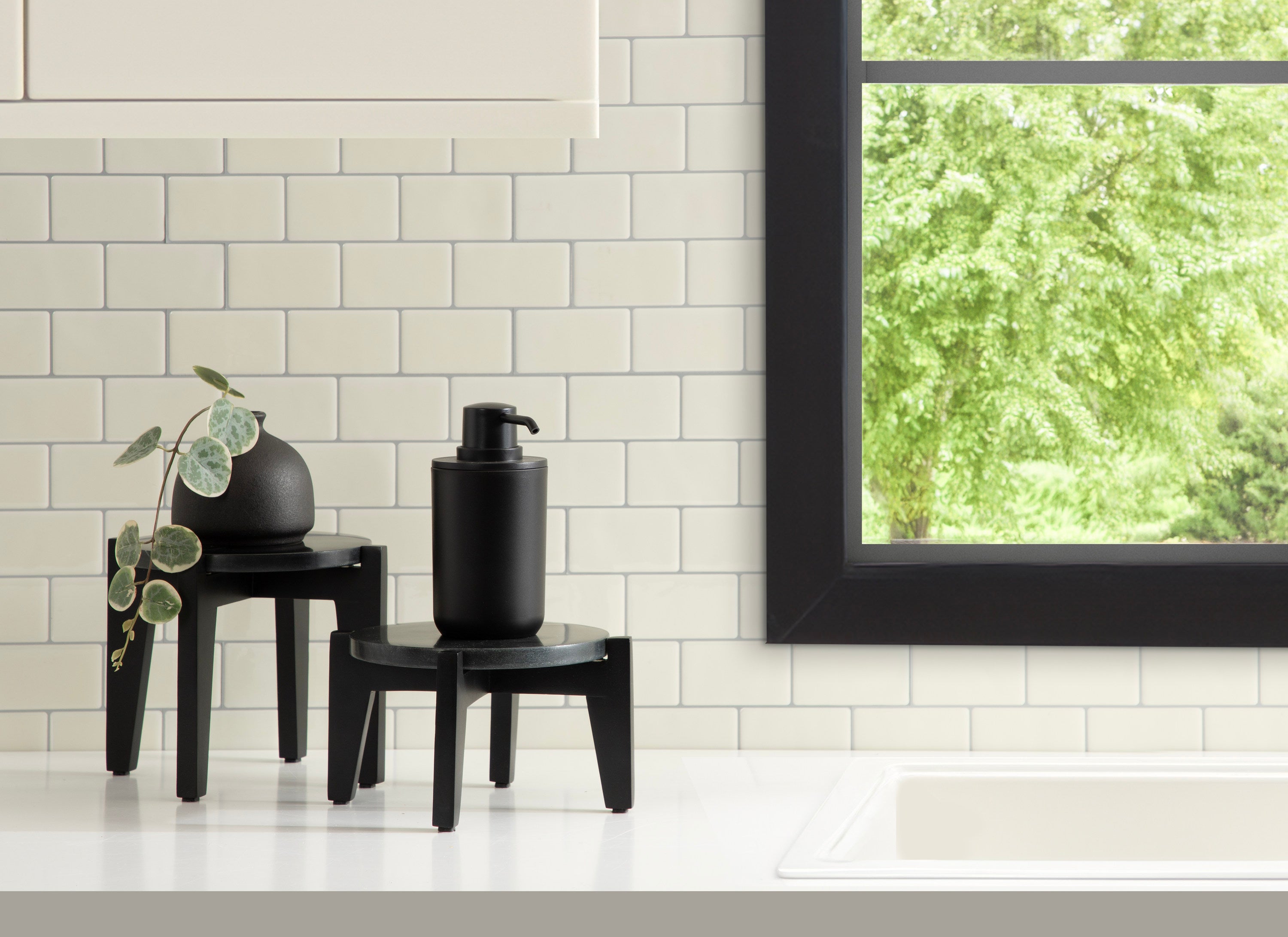 Icelyn Round Plant Stand Set
