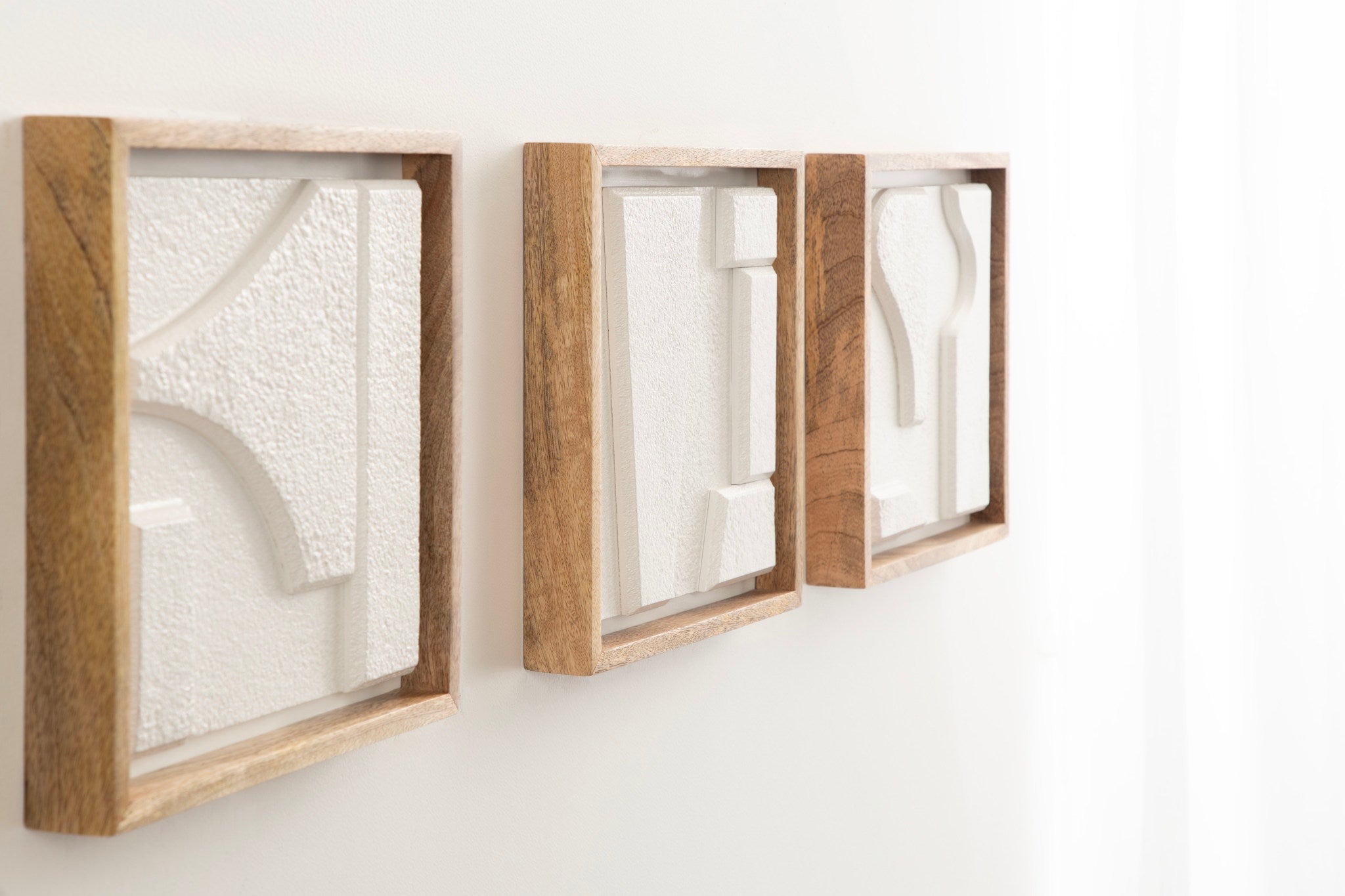 Yukiah Plaque Wall Art Set