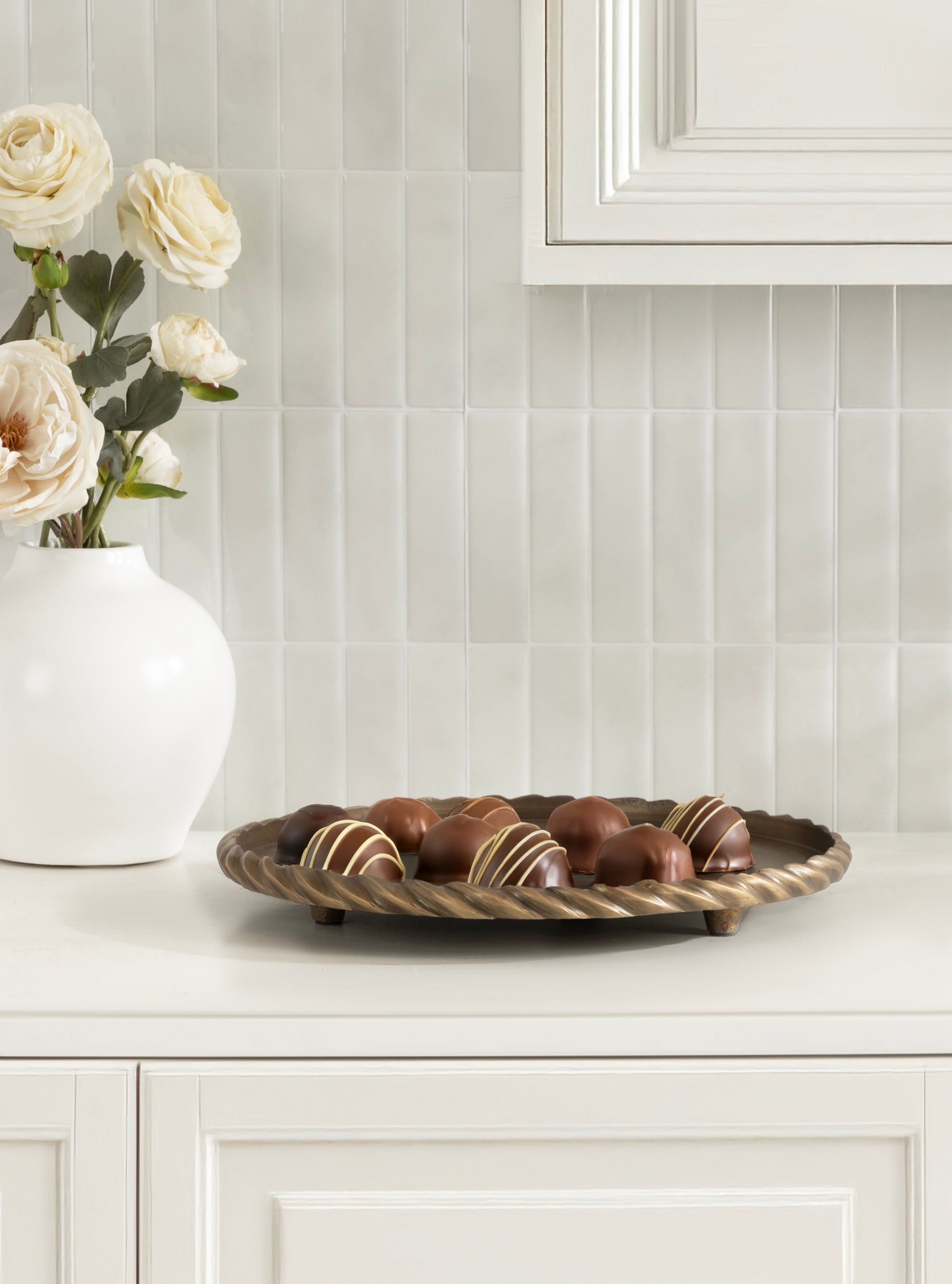 Trenza Round Footed Metal Tray