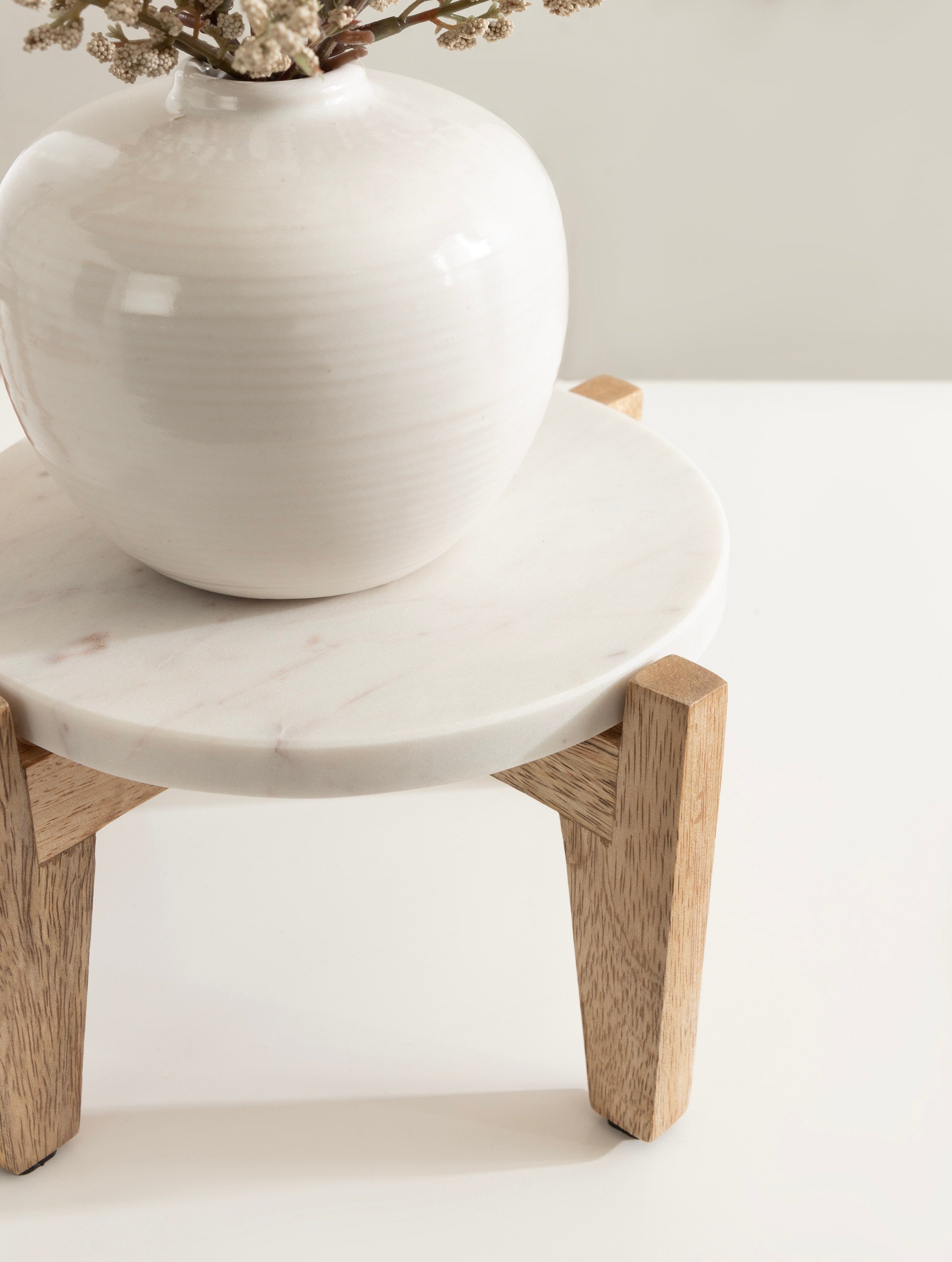 Icelyn Round Plant Stand Set