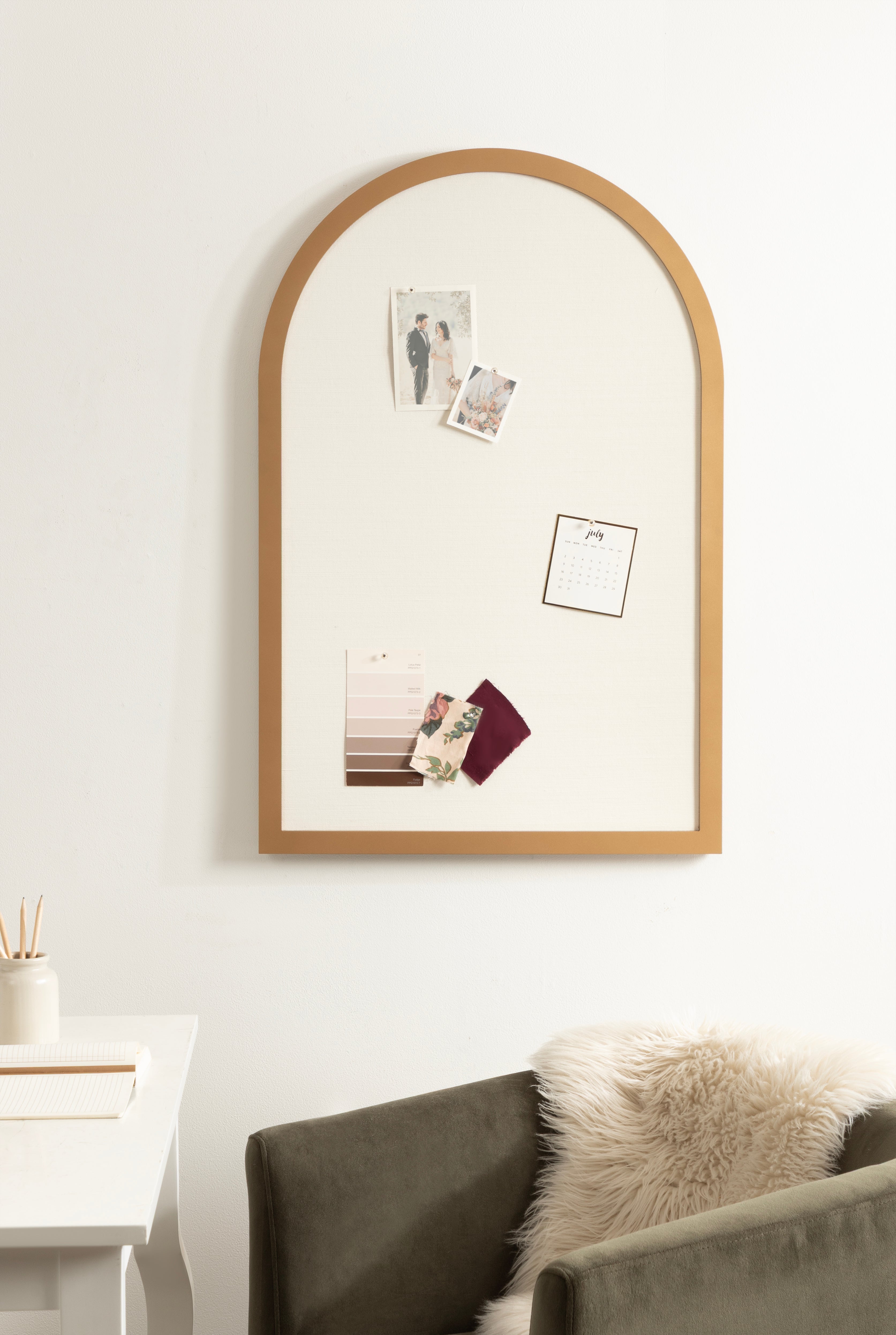 Holbrook Arch Pinboard