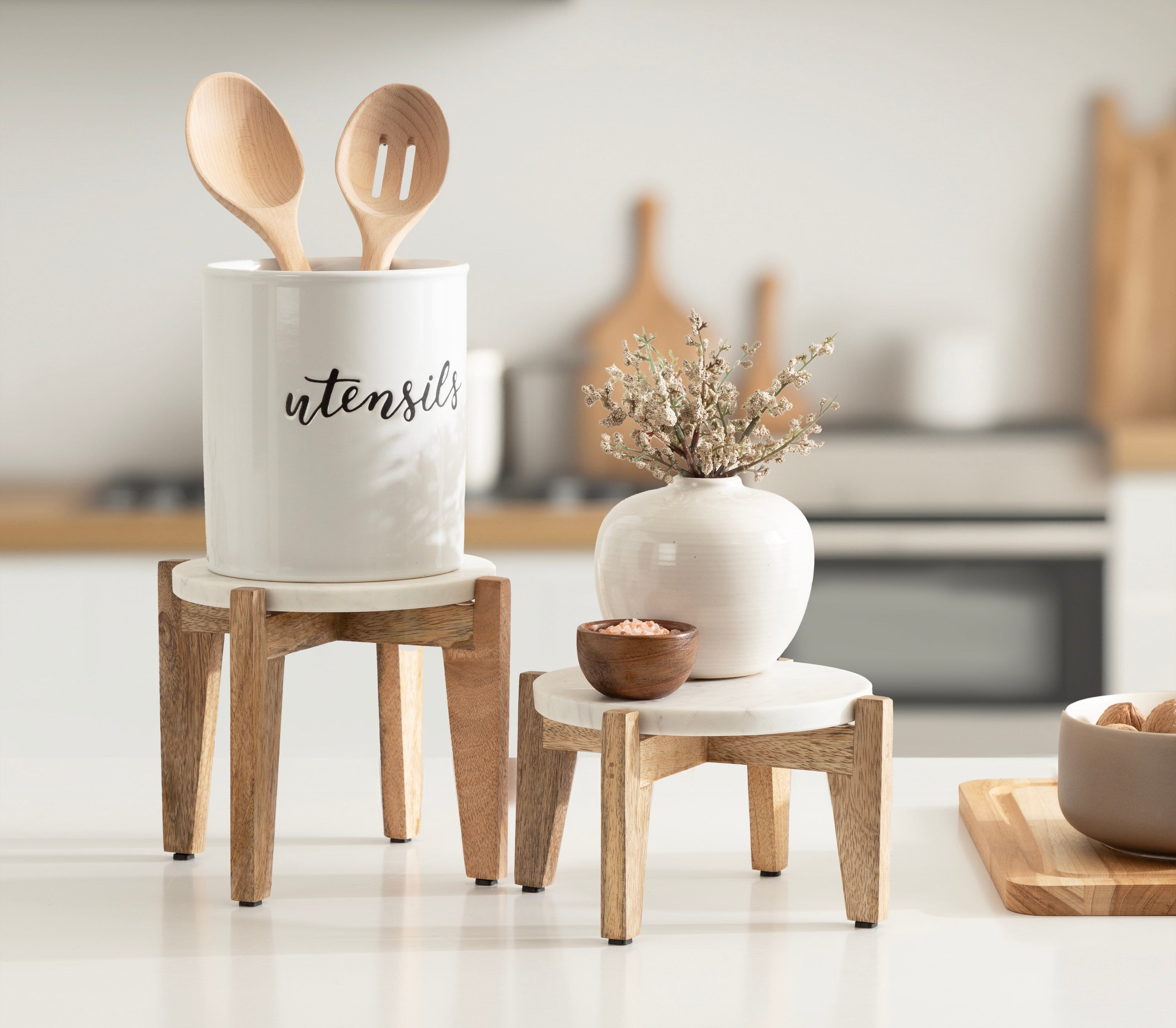 Icelyn Round Plant Stand Set