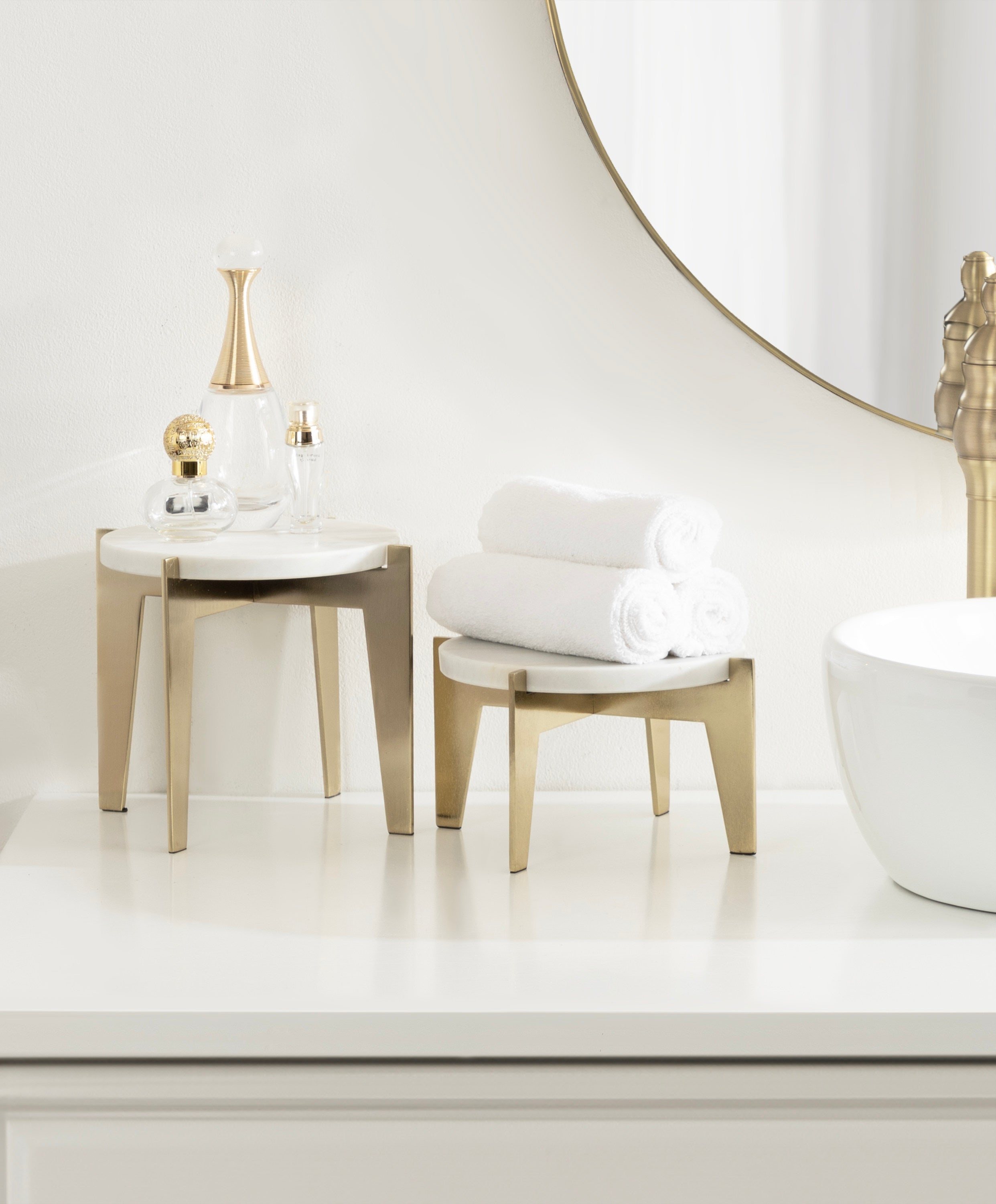 Icelyn Round Plant Stand Set