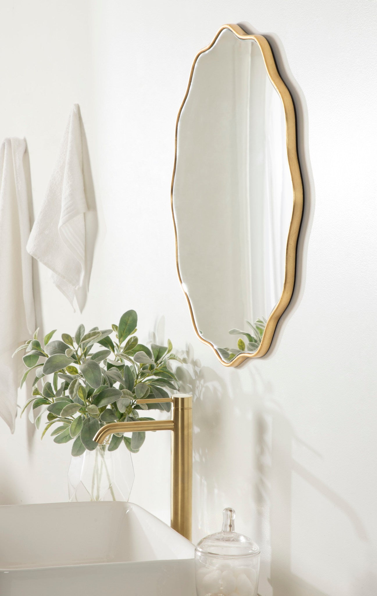 Viona Round Scalloped Mirror