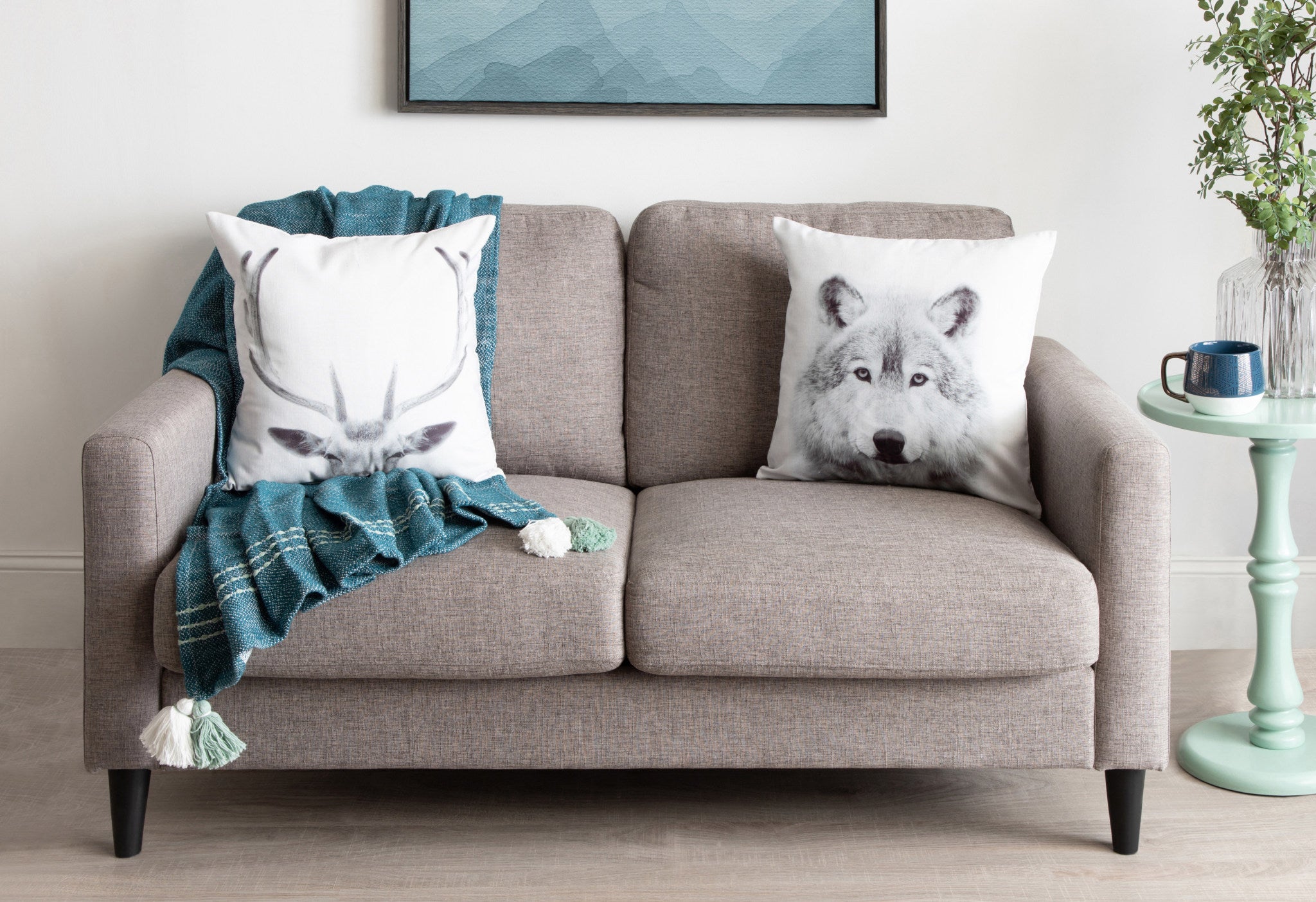 Como Wolf Print Throw Pillow Cover