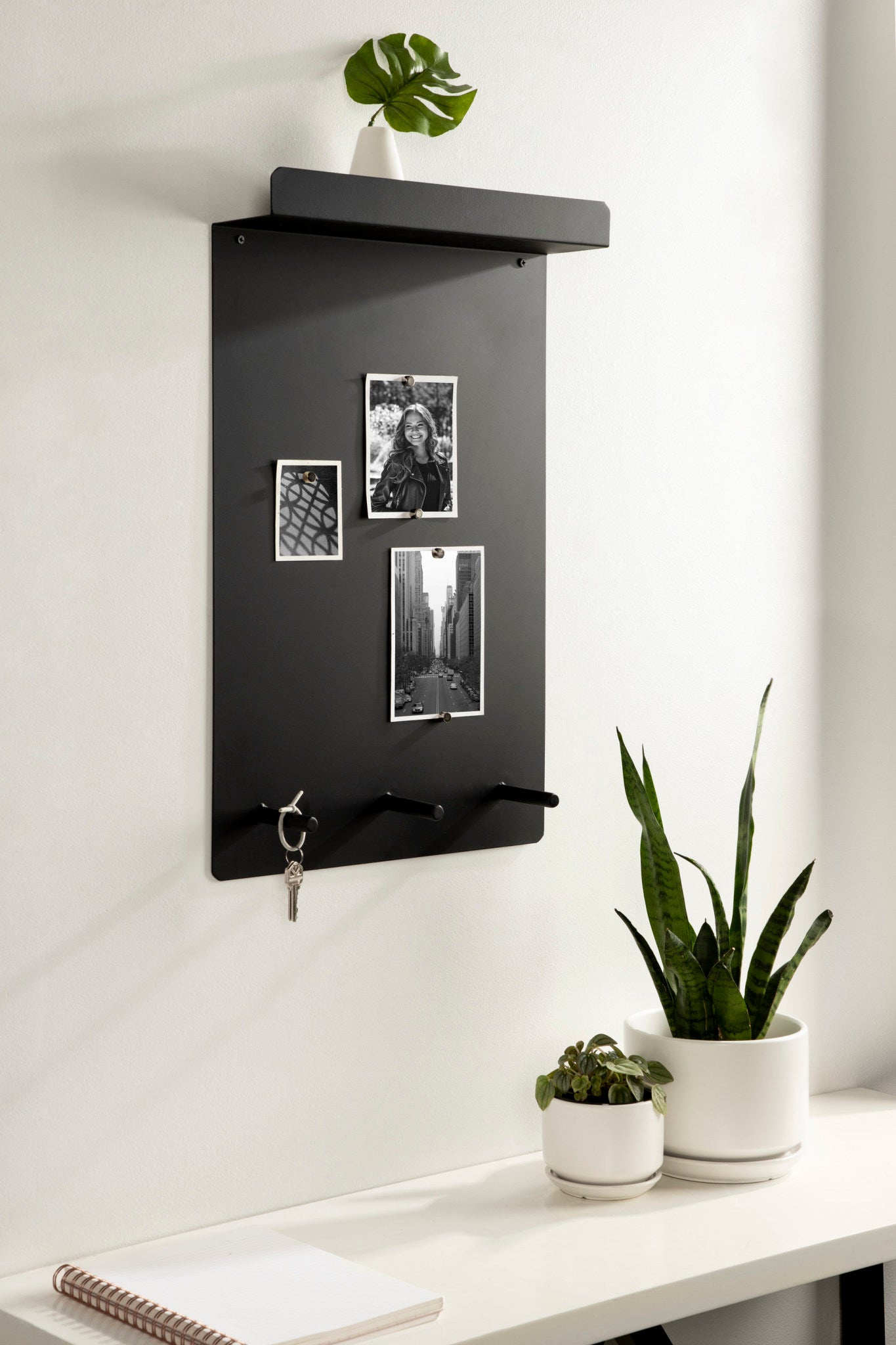 Mezzo Magnetic Wall Organizer with Hooks