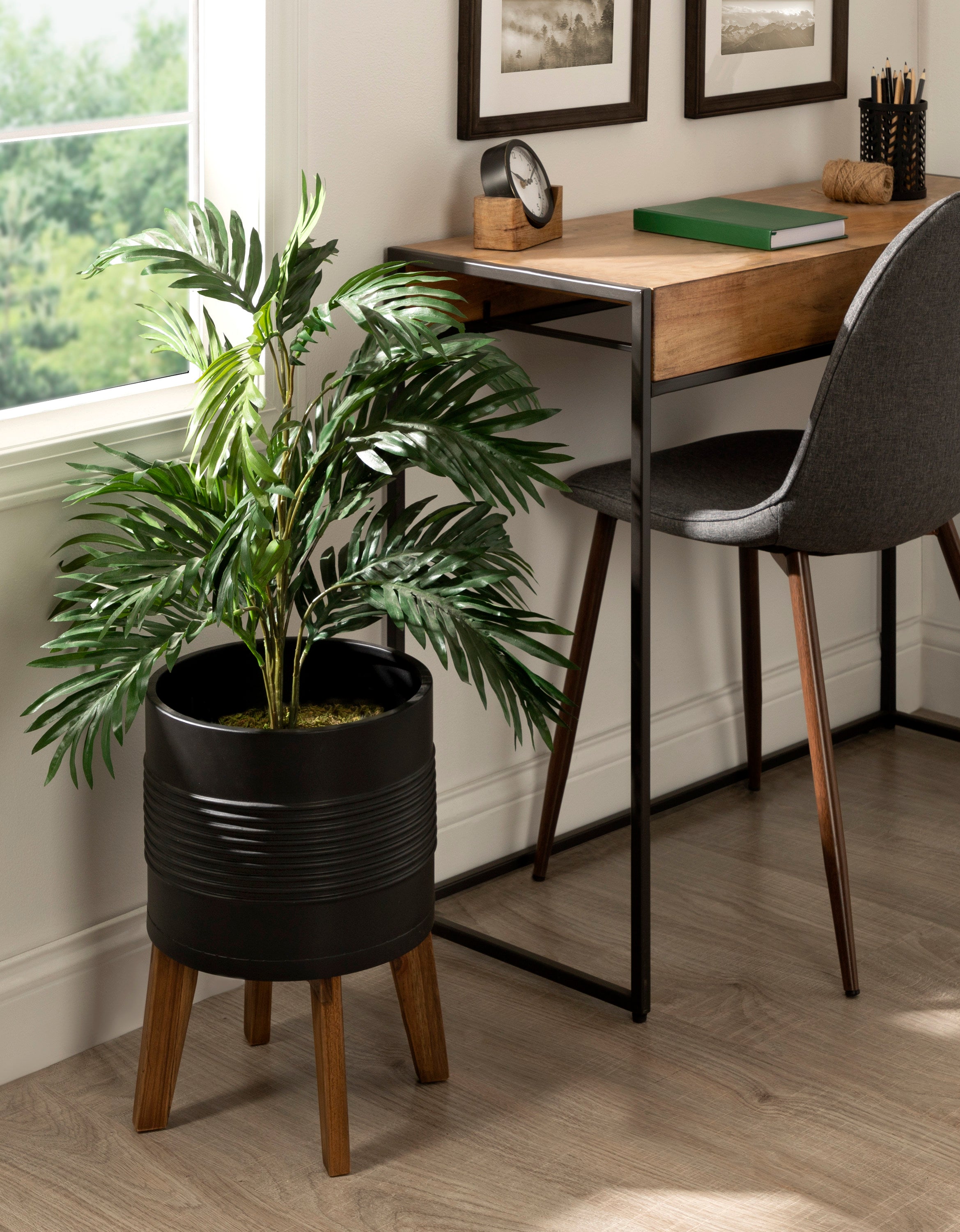 Gavri Metal Planter with Wood Stand